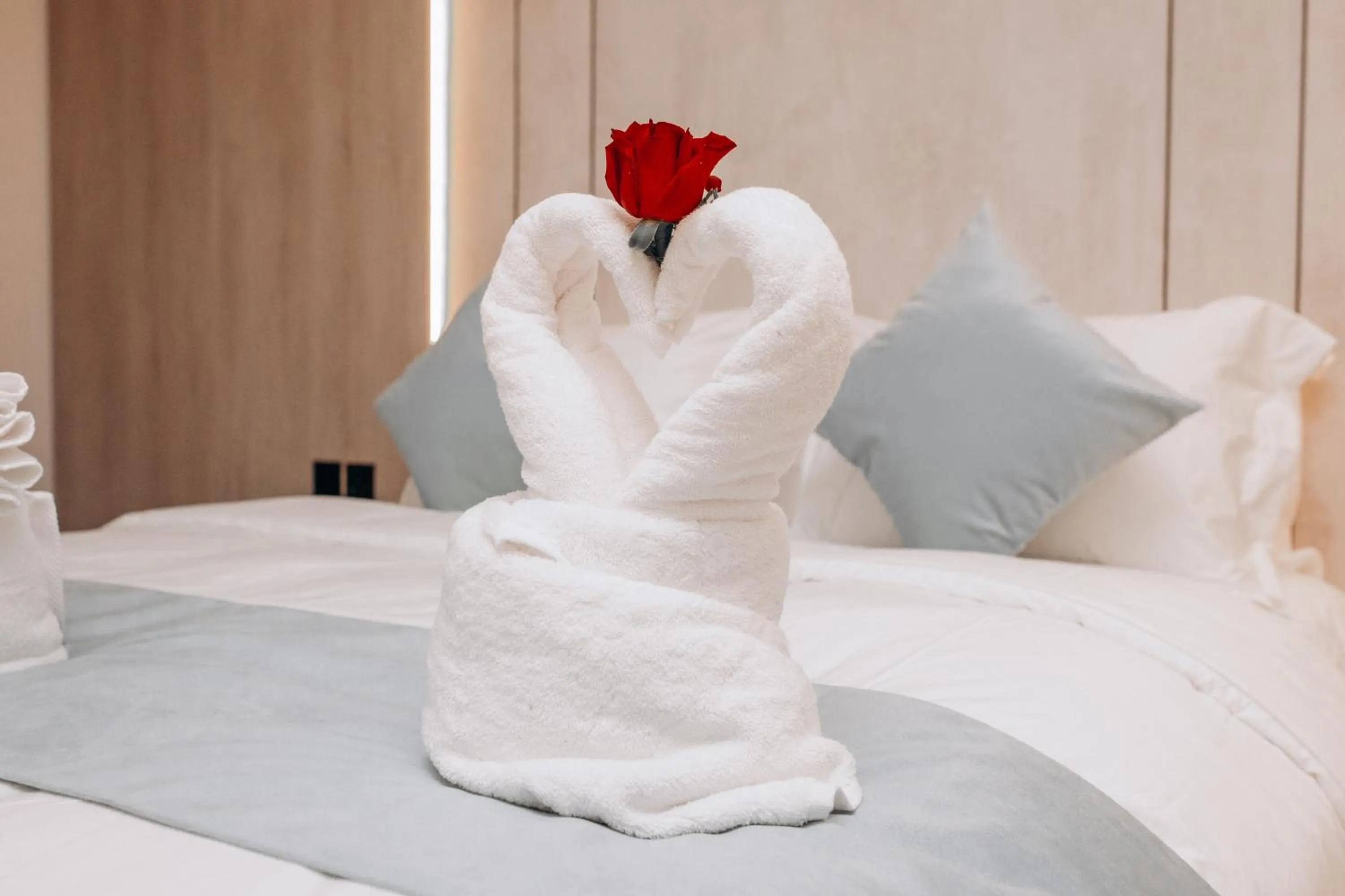 Bed in Rose Garden Hotel فندق روز جاردن