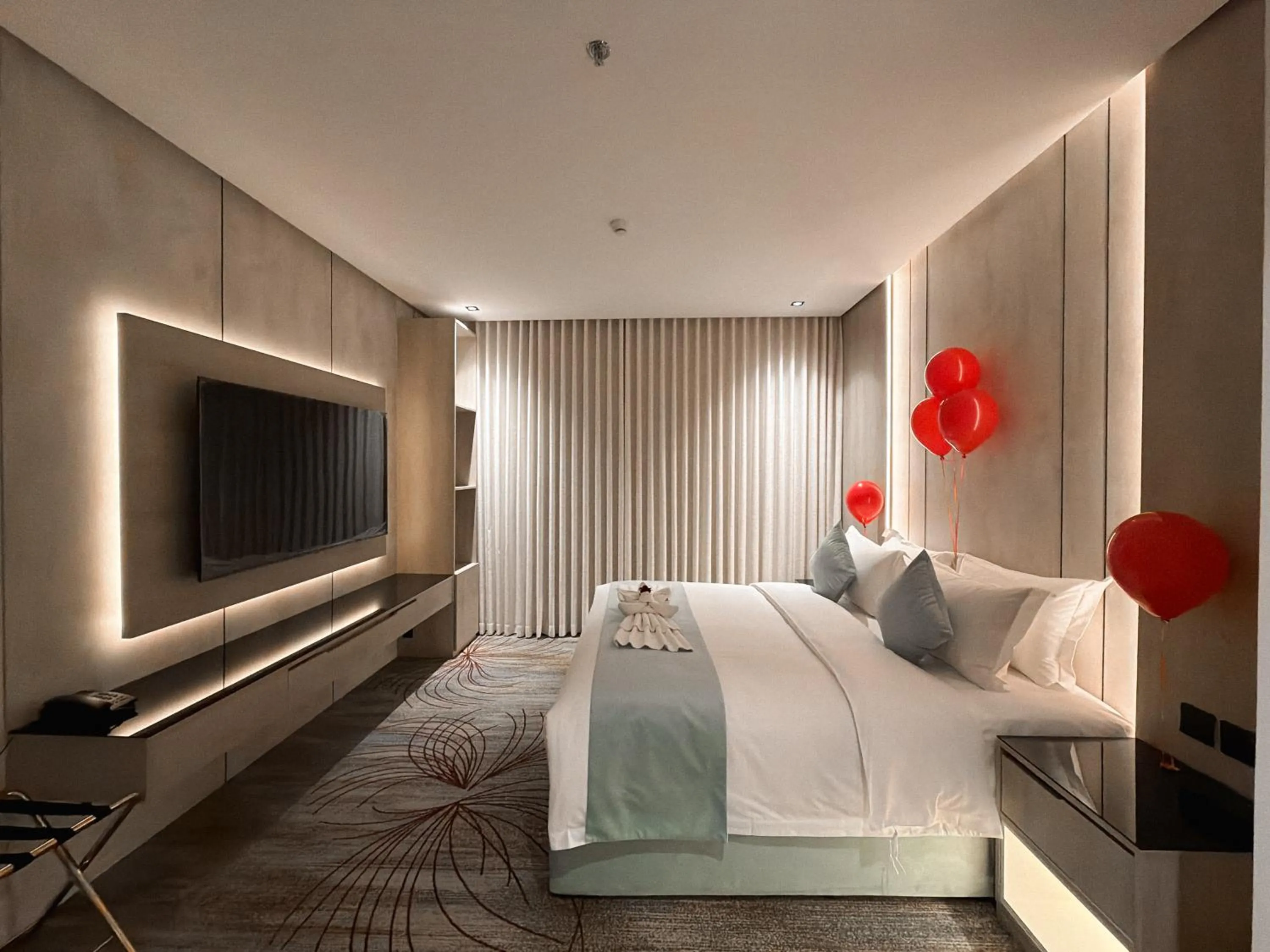 Bed in Rose Garden Hotel فندق روز جاردن