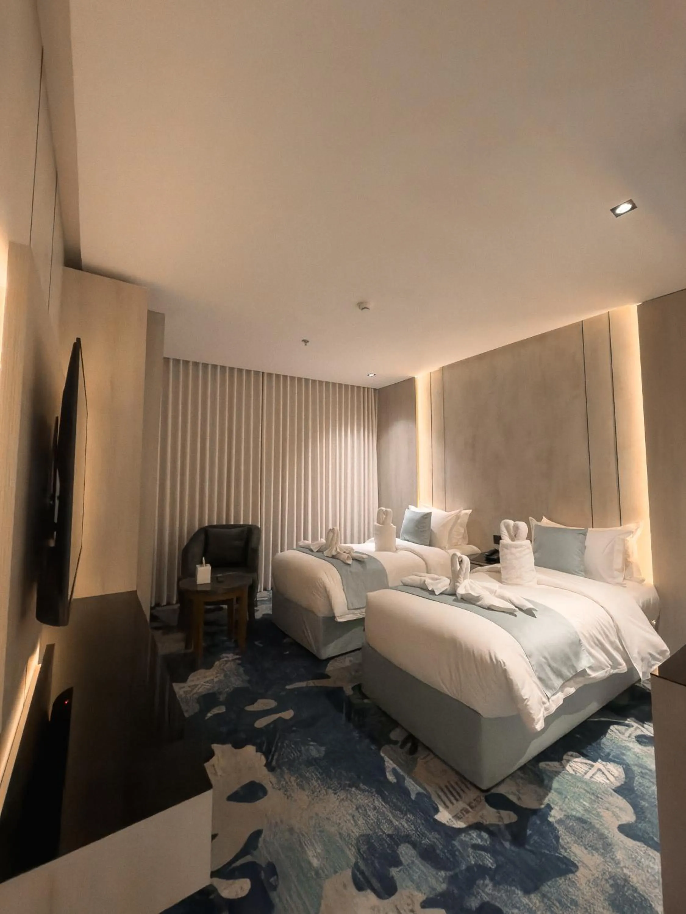 Bed in Rose Garden Hotel فندق روز جاردن