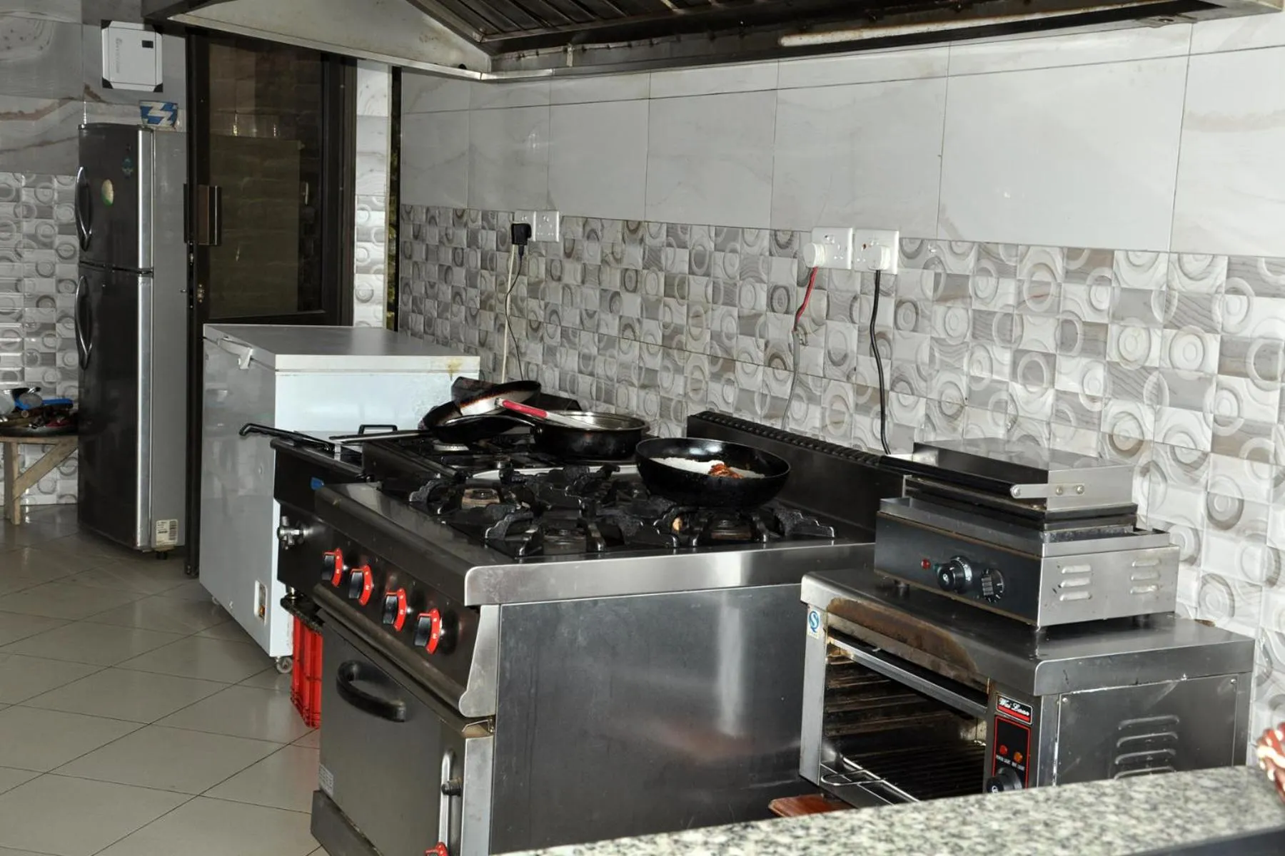 Communal kitchen in Fort Fun City Hotel Fort Portal