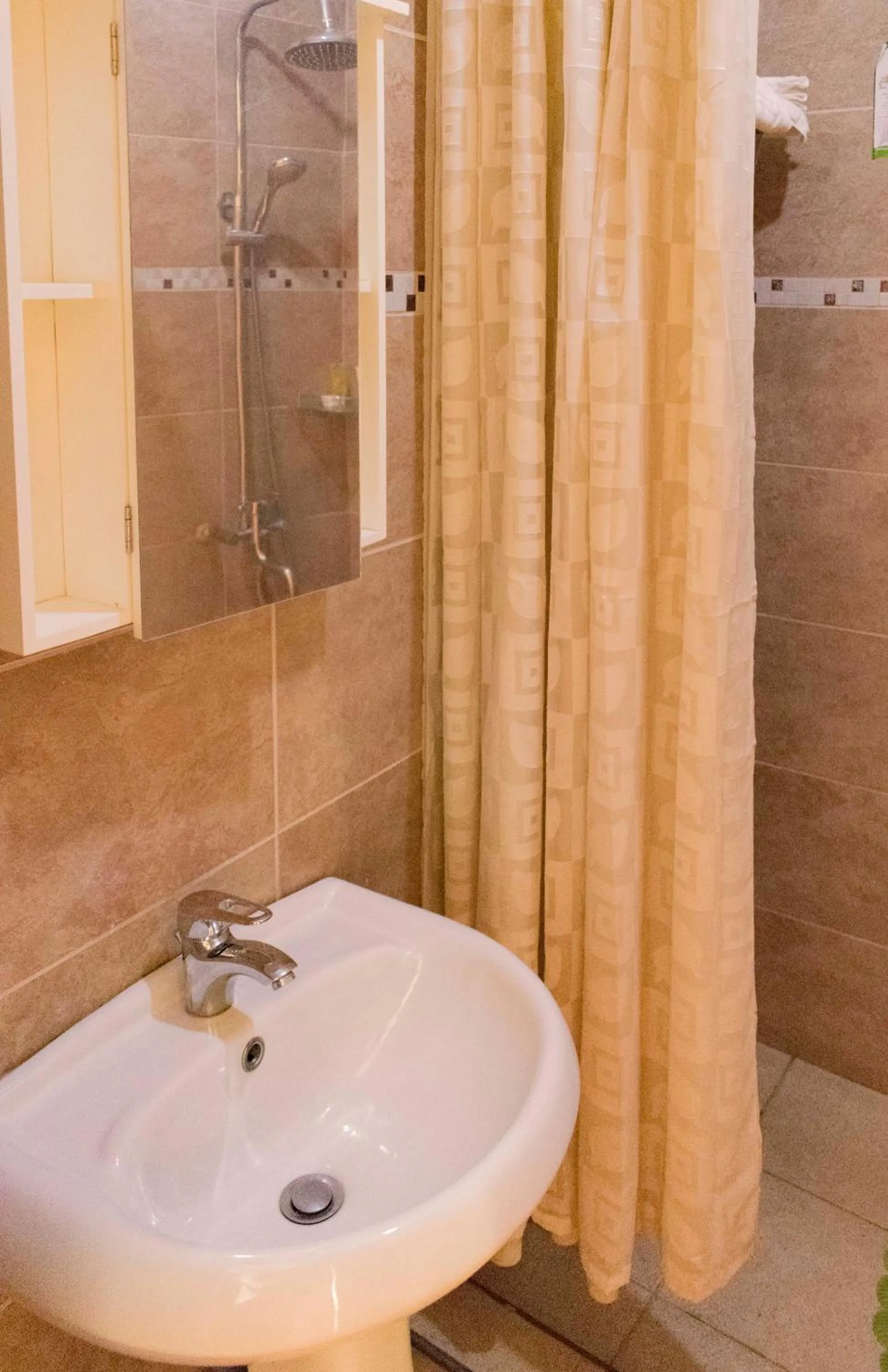 Bathroom in Fort Fun City Hotel Fort Portal