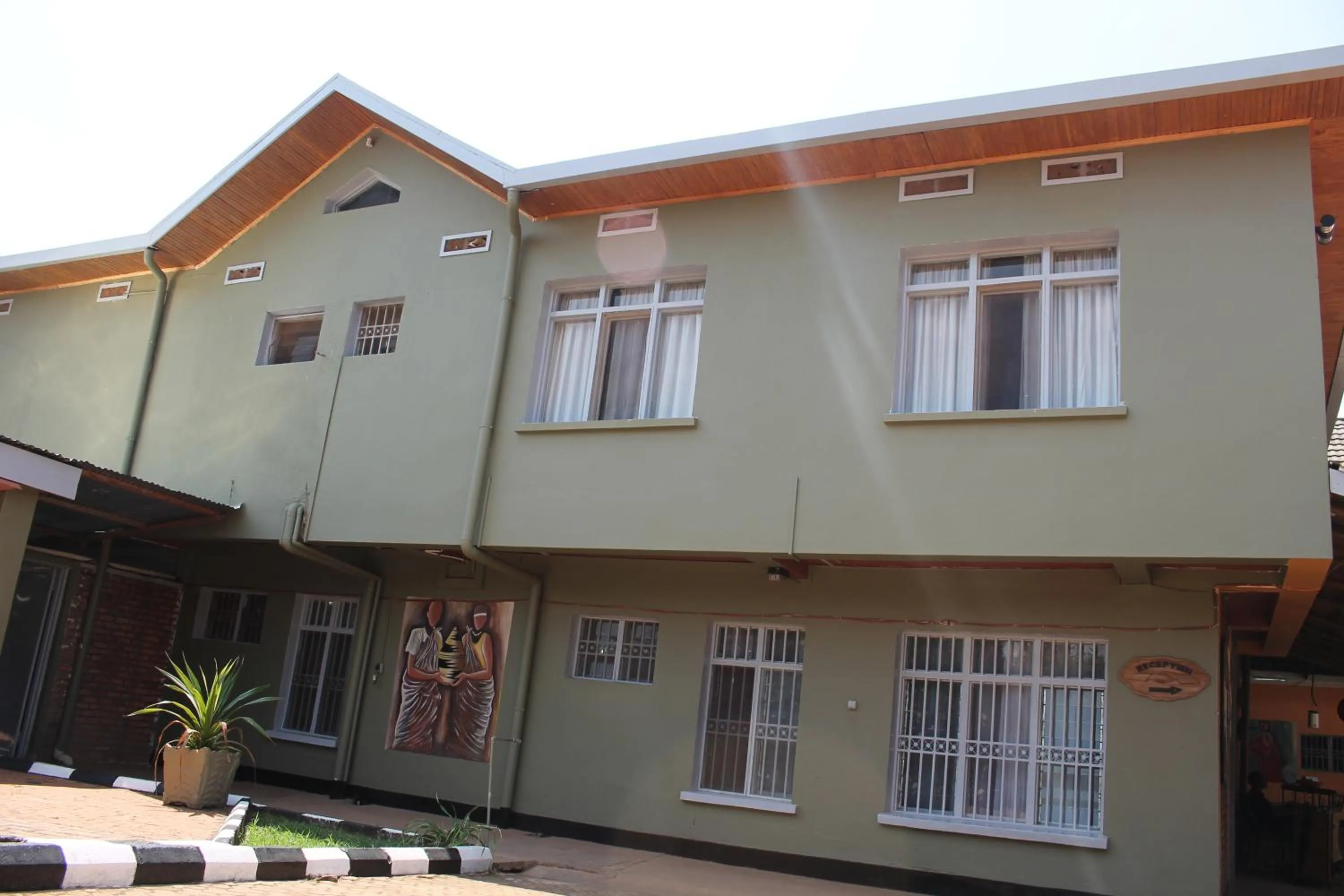 Facade/entrance in Kings Hospitality Centre