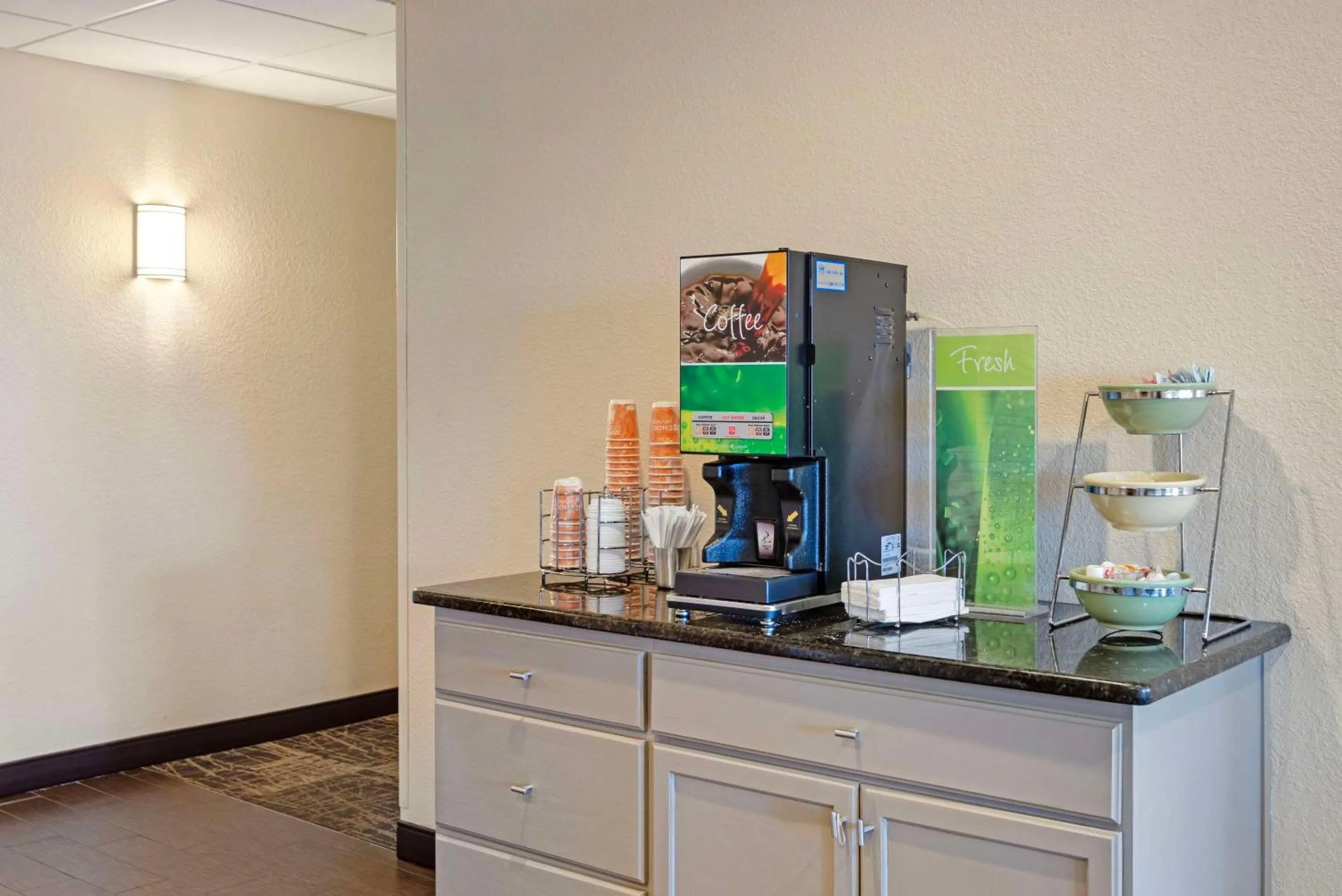 Breakfast in Quality Inn Valley - West Point