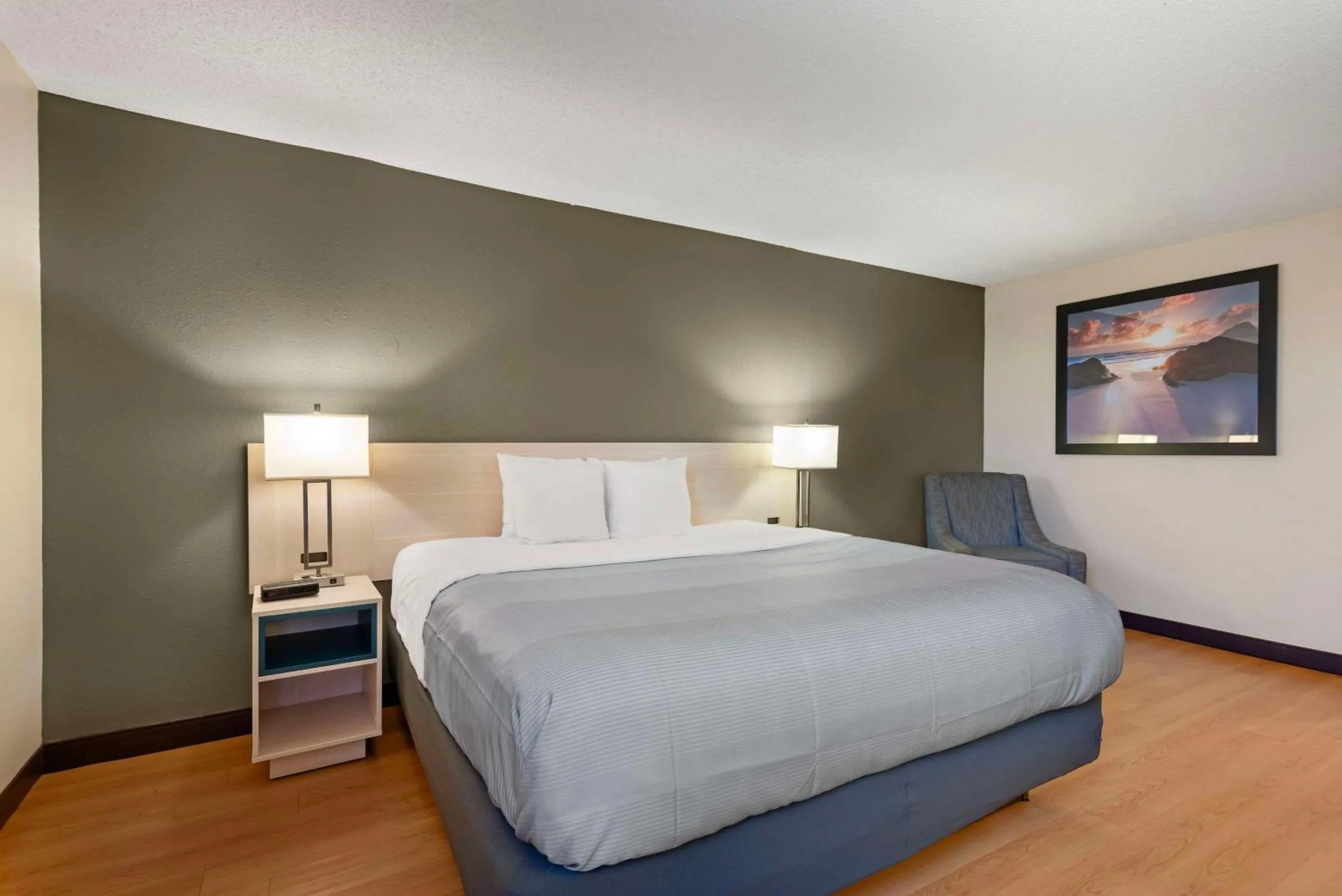 Bedroom, Bed in Quality Inn Valley - West Point