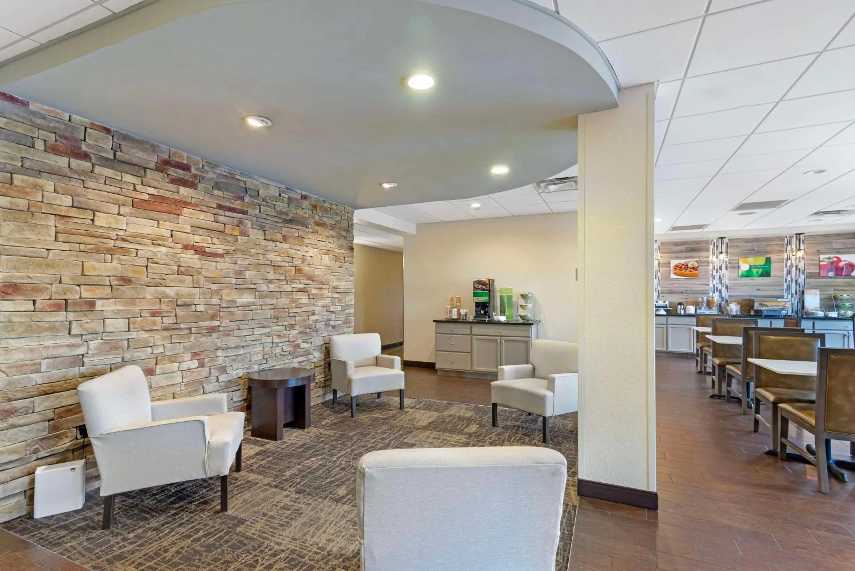 Lobby or reception in Quality Inn Valley - West Point