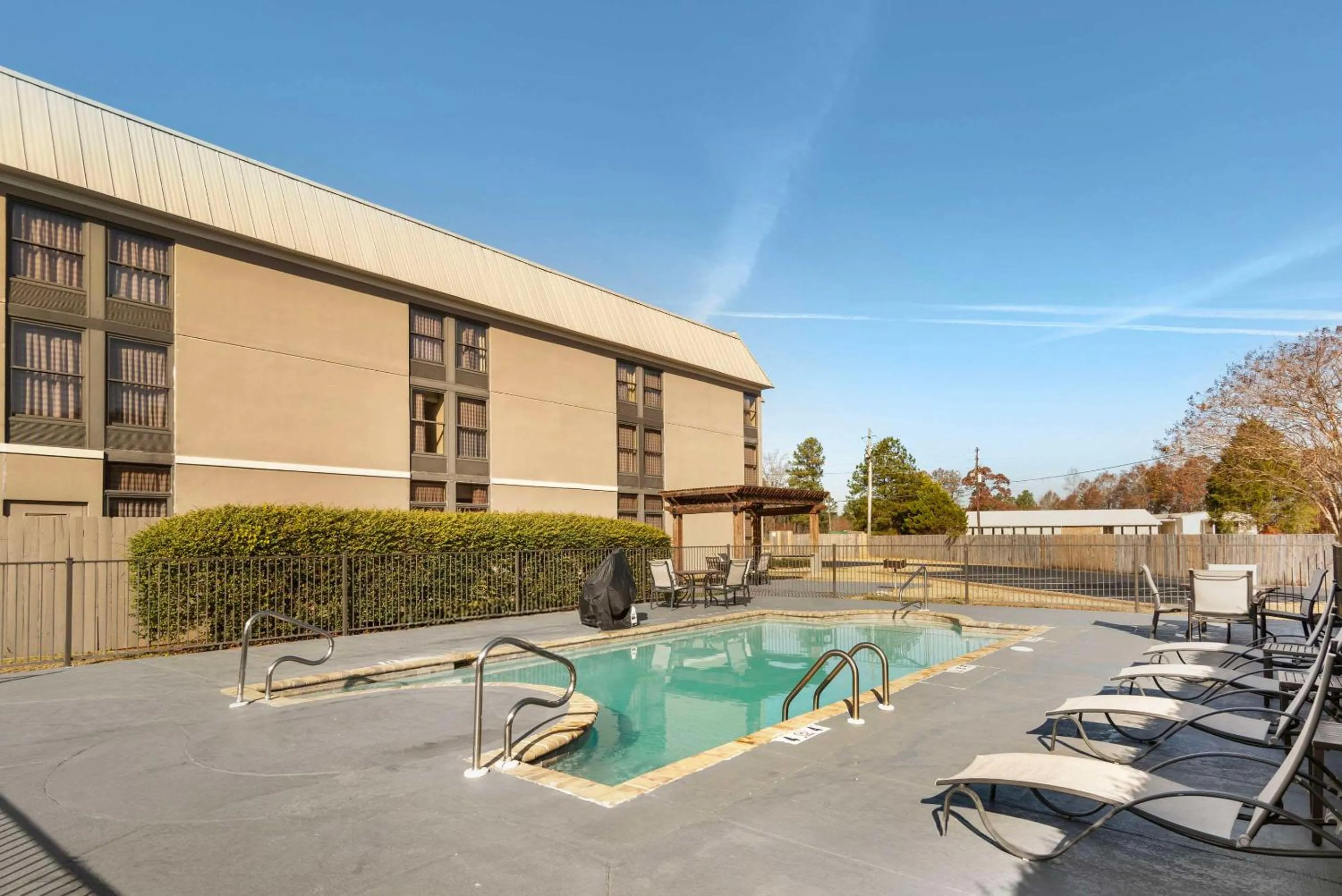 Swimming pool in Quality Inn Valley - West Point