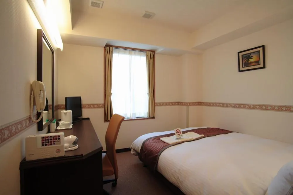 Photo of the whole room, Bed in Life Inn Katsuta Station West