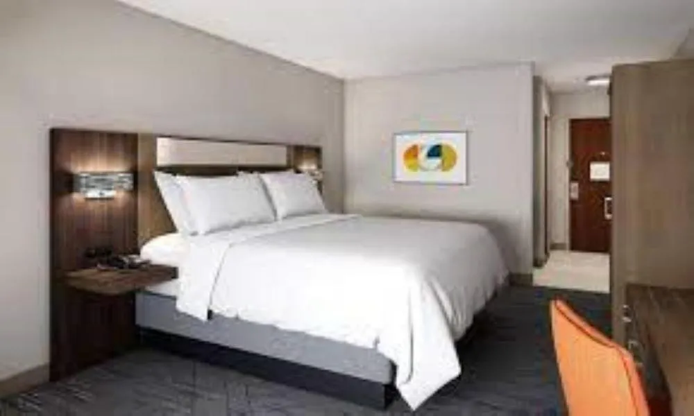 Bed in Holiday Inn Express Hotel & Suites Christiansburg by IHG