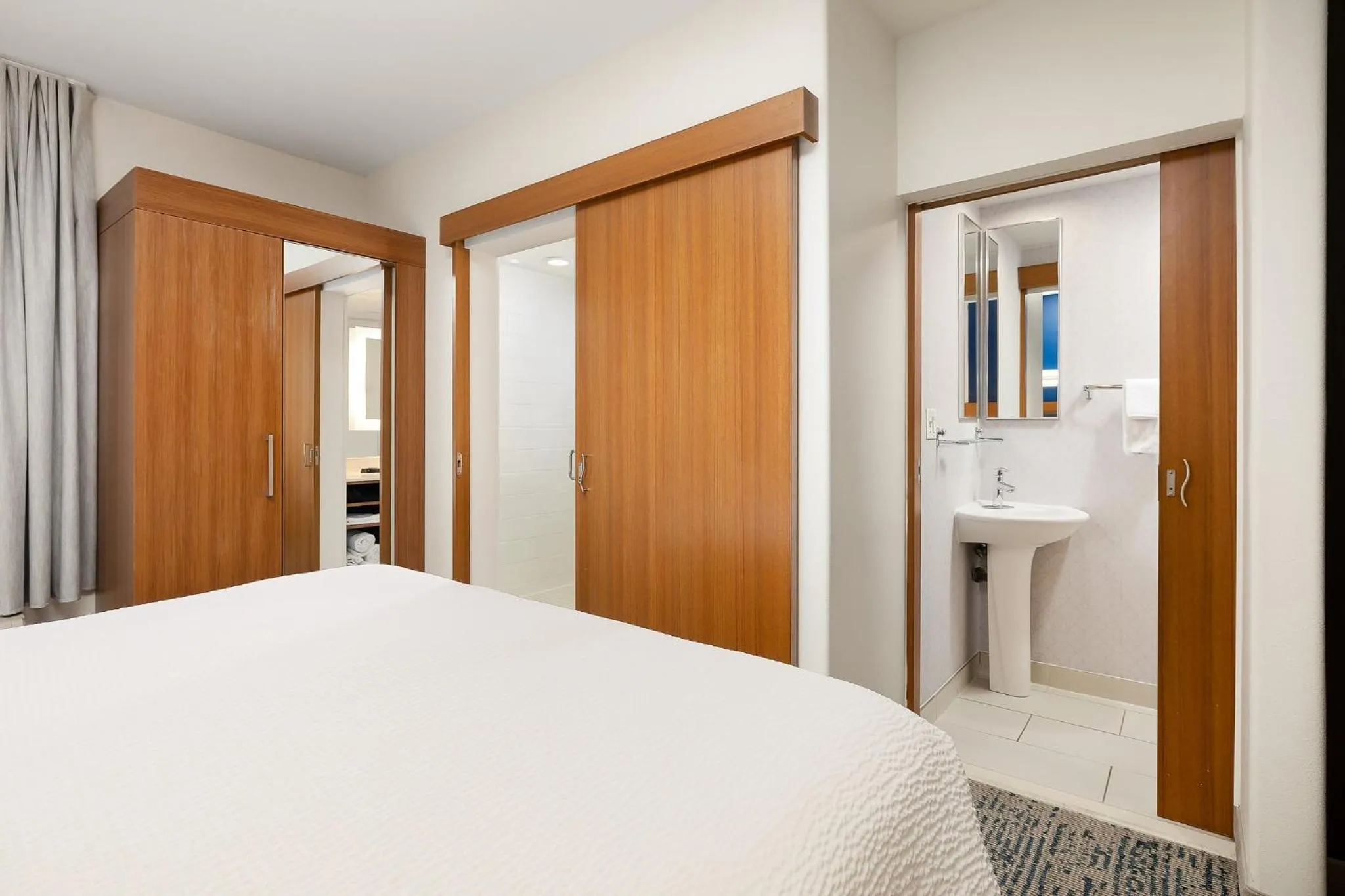 Bathroom, Bed in SpringHill Suites by Marriott McAllen Convention Center