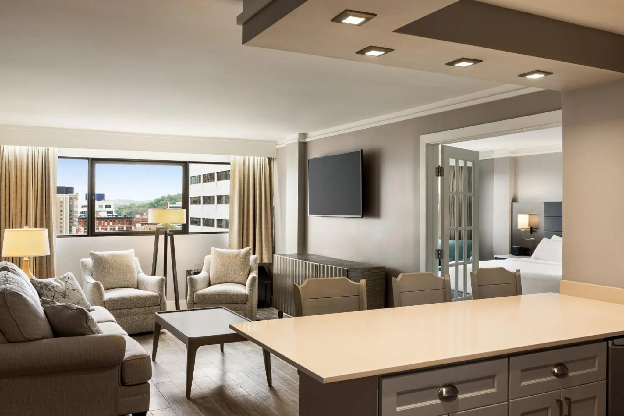 Bedroom in Crowne Plaza Knoxville Downtown University by IHG