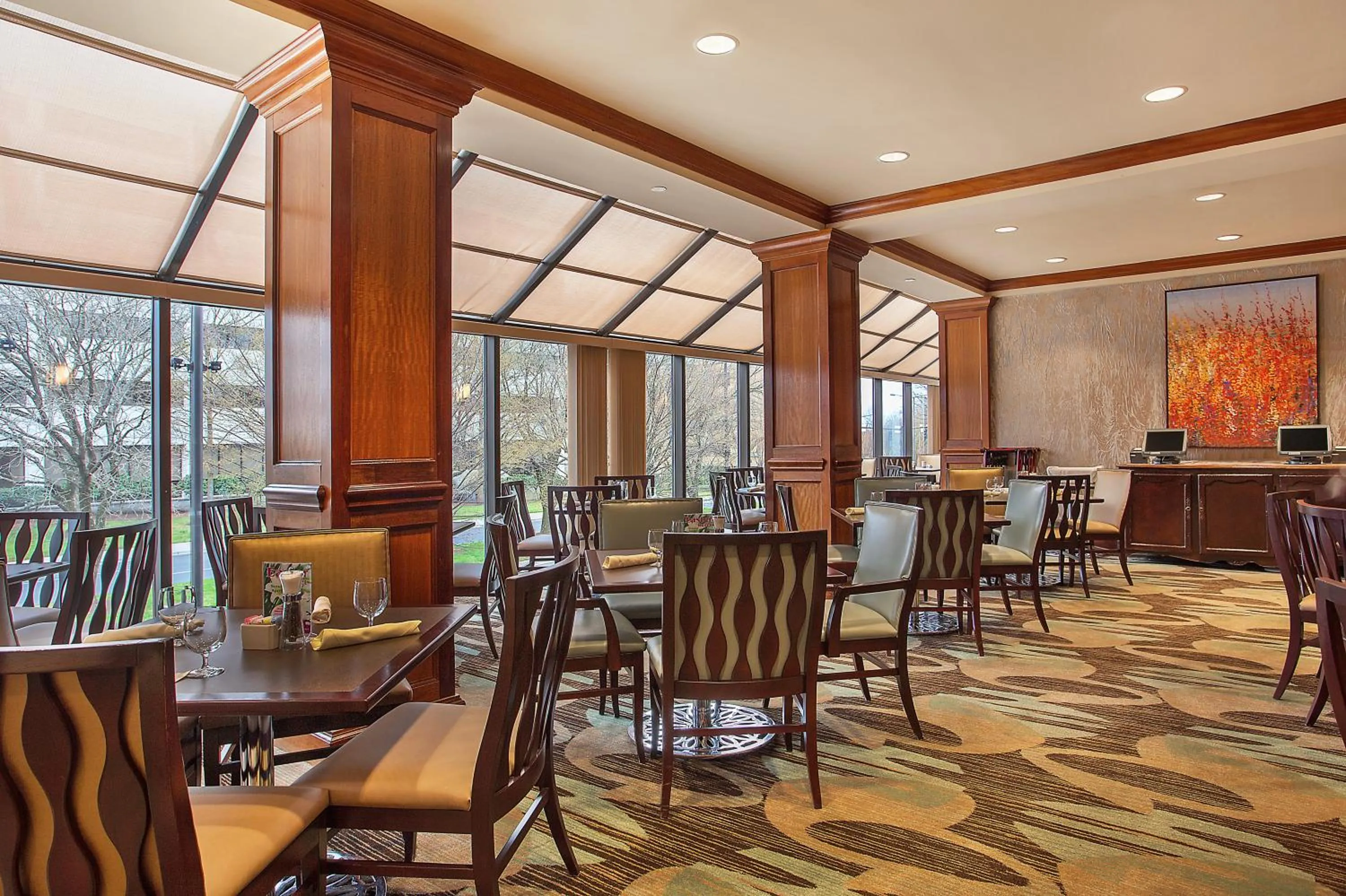 Breakfast in Crowne Plaza Knoxville Downtown University by IHG