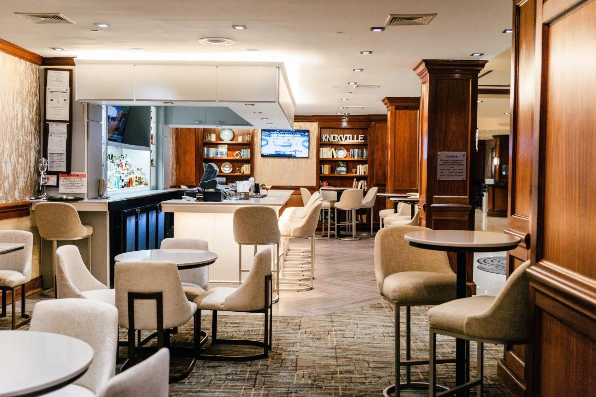 Lounge or bar in Crowne Plaza Knoxville Downtown University by IHG