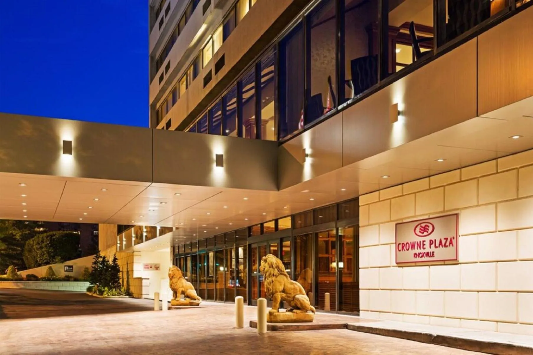 Property building in Crowne Plaza Knoxville Downtown University by IHG