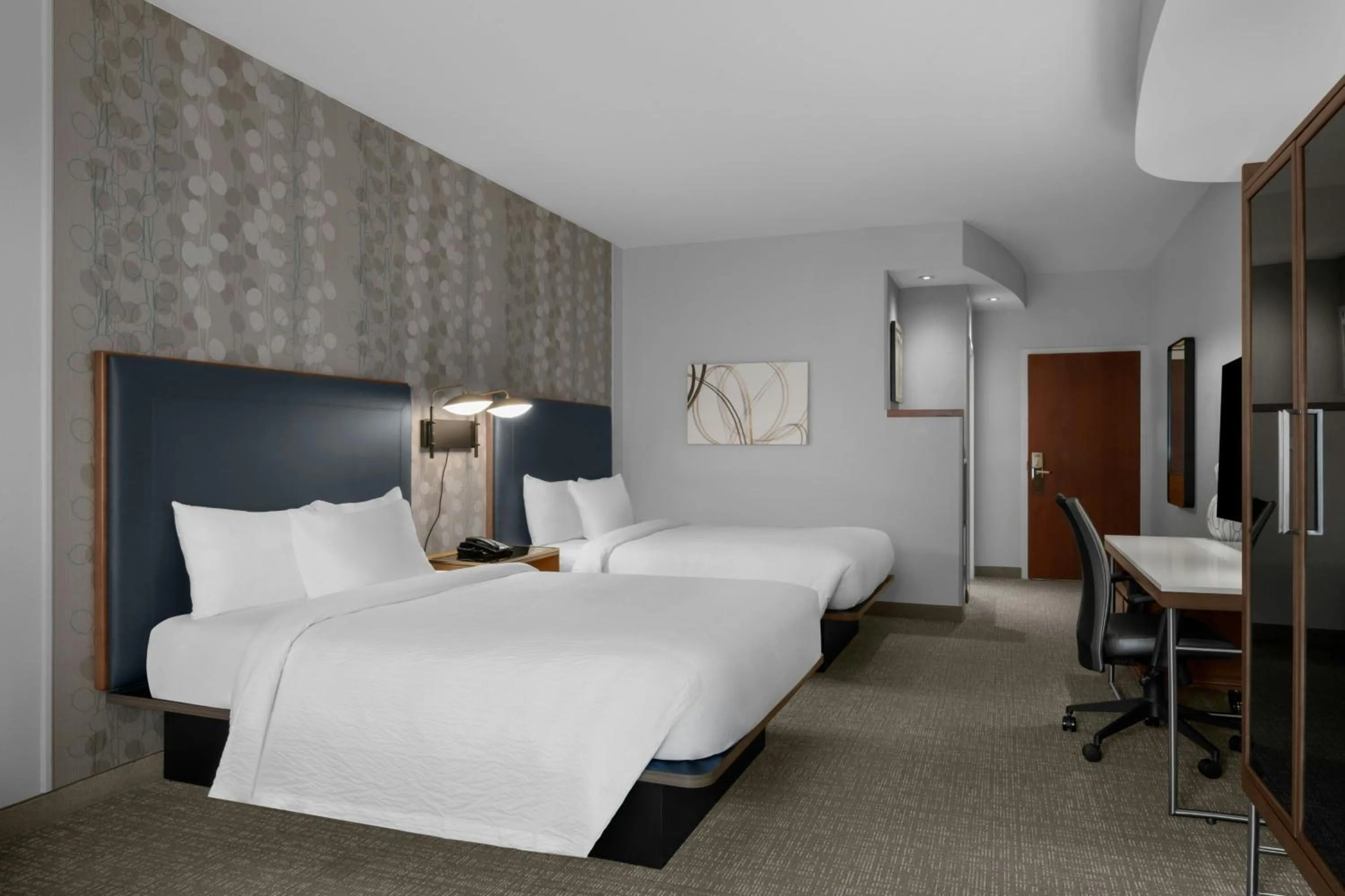 Photo of the whole room, Bed in Courtyard Charlotte Airport North