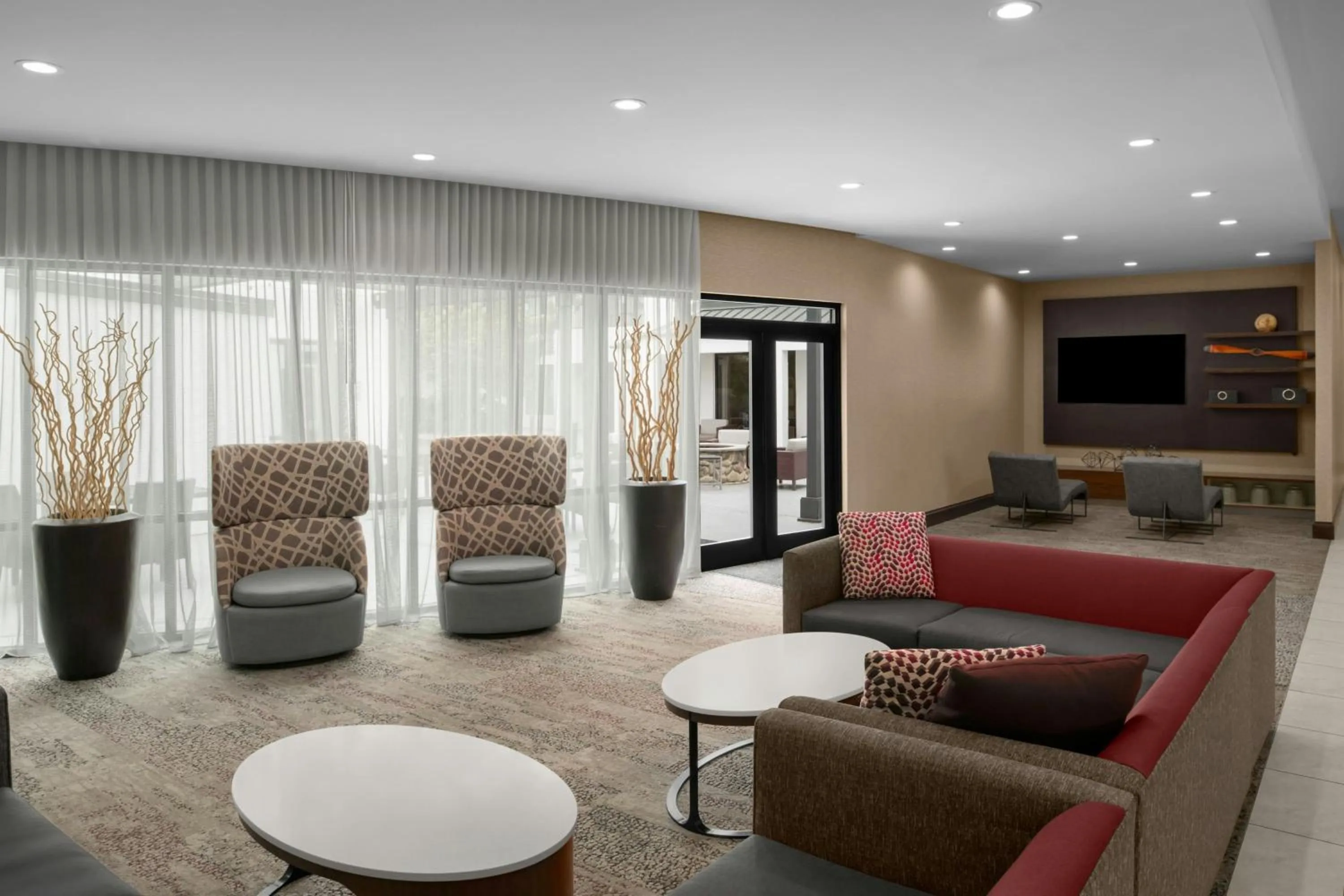 Lobby or reception in Courtyard Charlotte Airport North