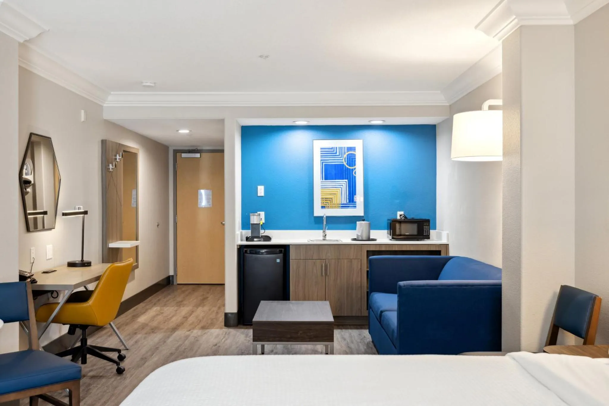 Photo of the whole room, Bed in Holiday Inn Express Hotel & Suites Vacaville by IHG
