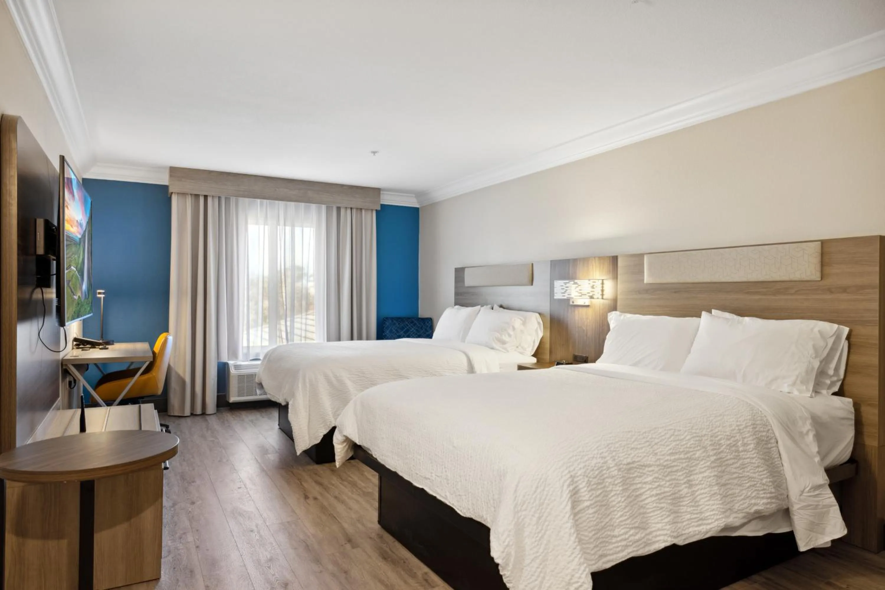 Bed in Holiday Inn Express Hotel & Suites Vacaville by IHG