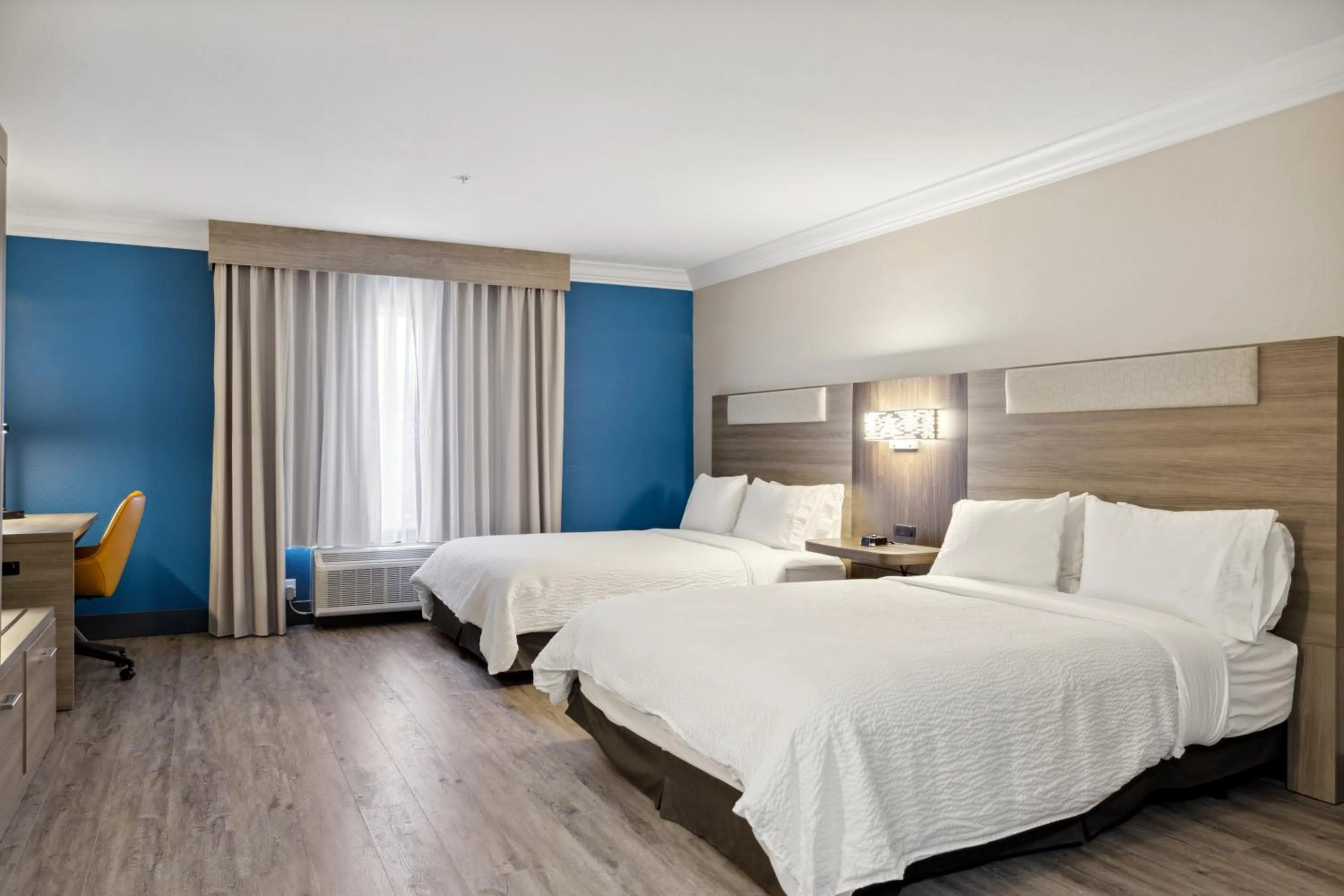 Bed in Holiday Inn Express Hotel & Suites Vacaville by IHG