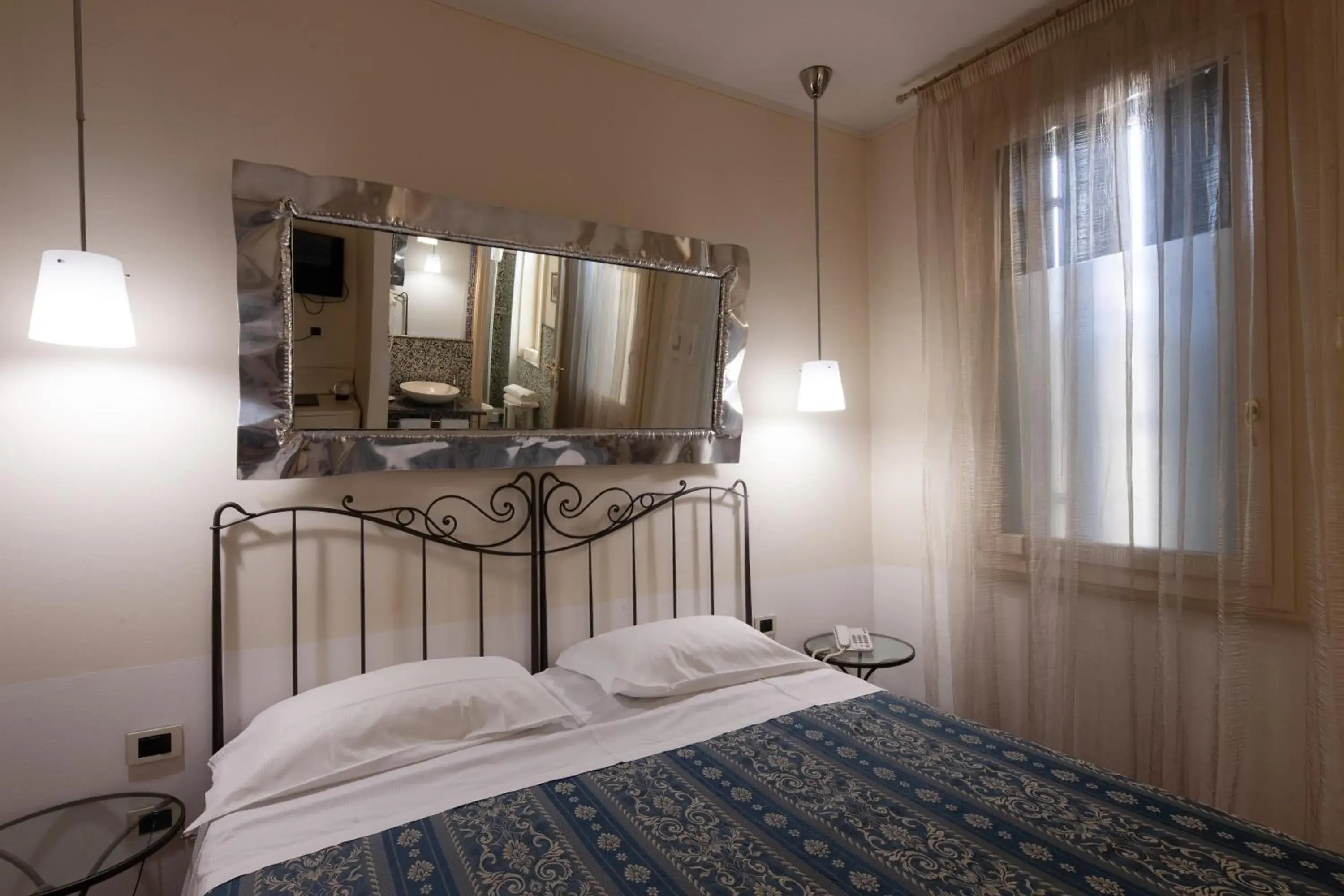 Superior Double or Twin Room in CityHotel Cristina Vicenza Superior Double or Twin Room in CityHotel Cristina Vicenza