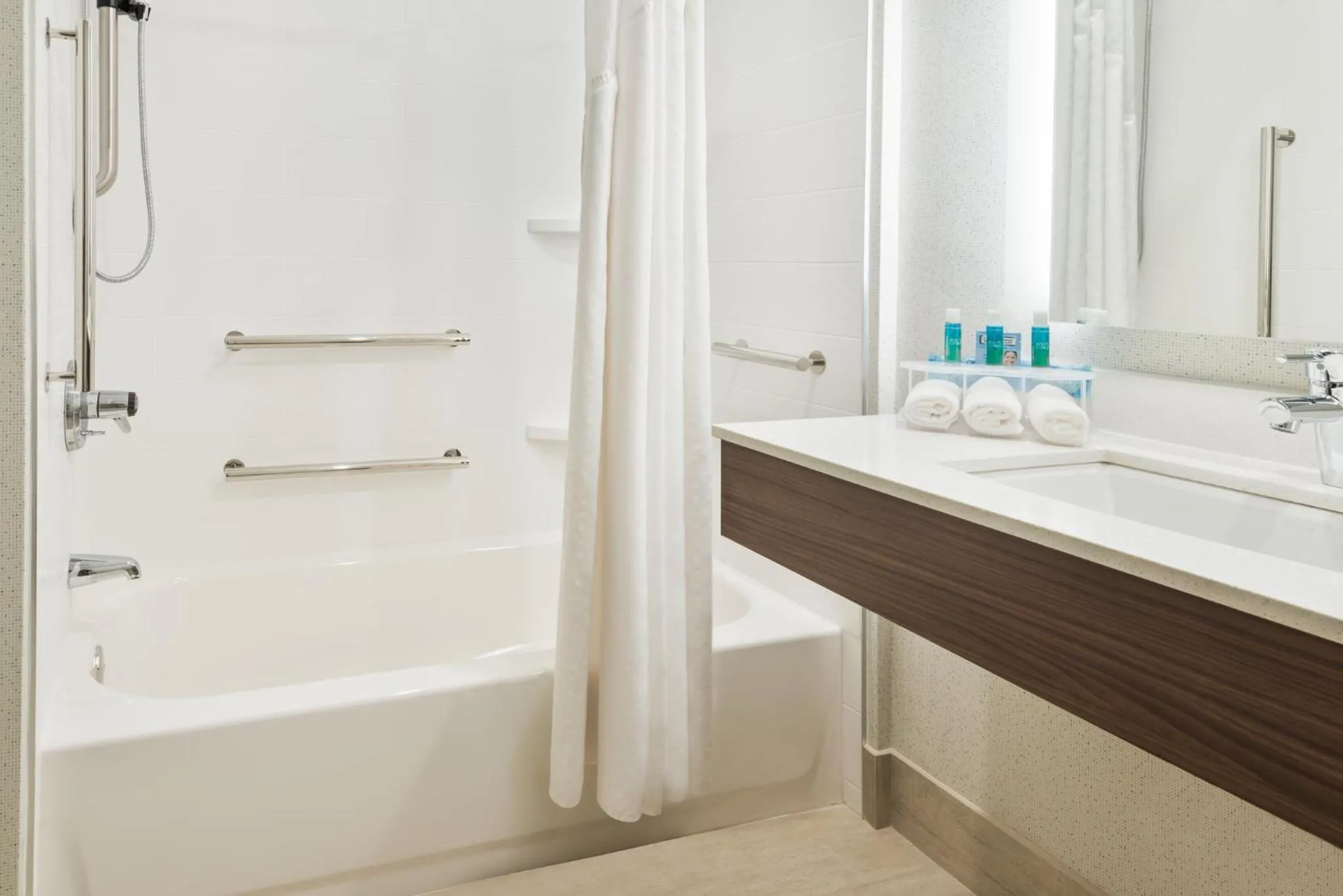 Bathroom in Holiday Inn Express Hotel & Suites Bentonville by IHG