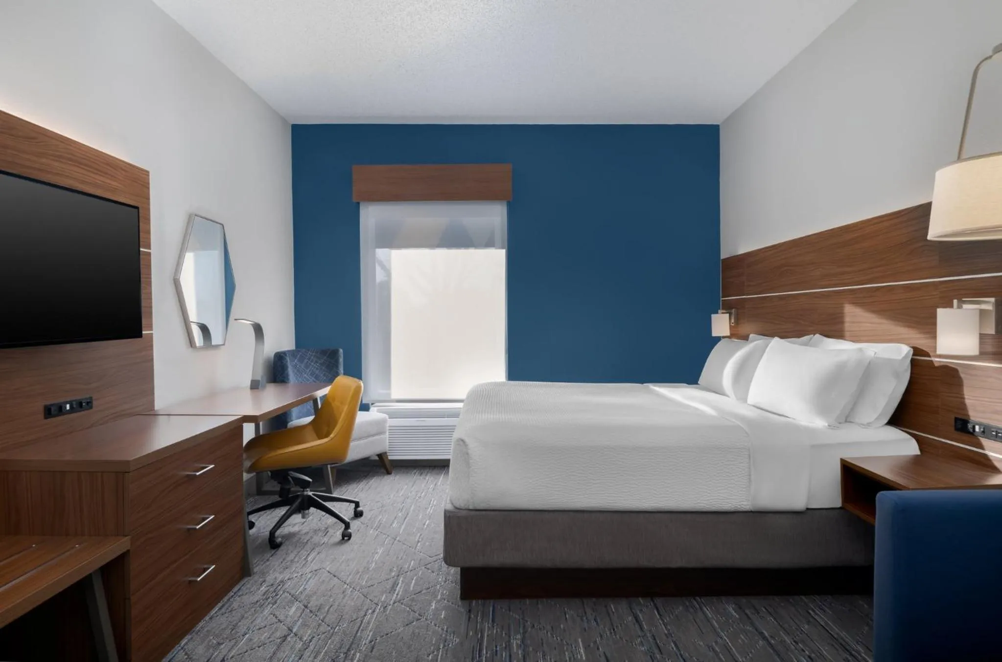 Photo of the whole room, Bed in Holiday Inn Express Hotel & Suites Bentonville by IHG