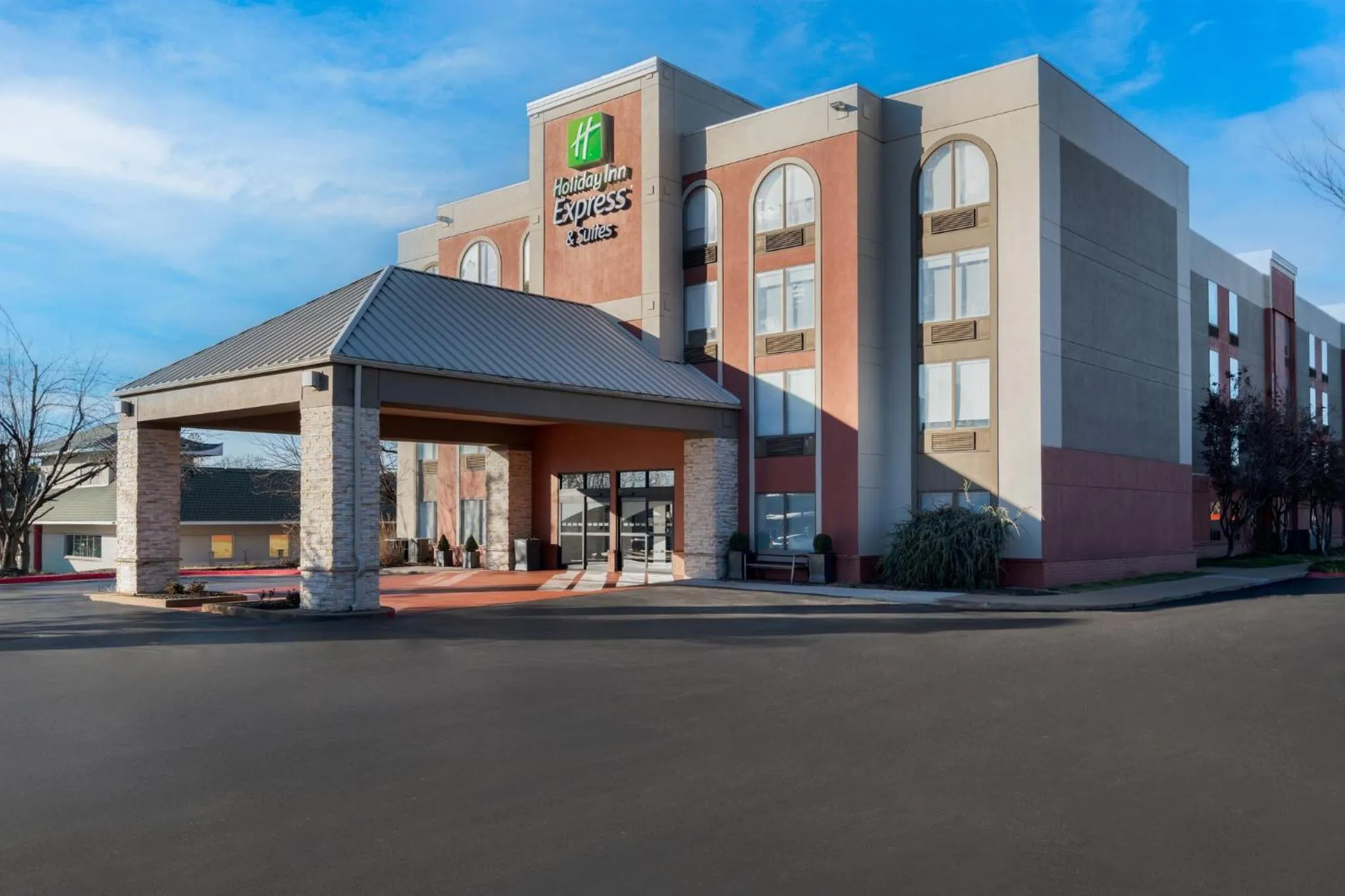 Property building in Holiday Inn Express Hotel & Suites Bentonville by IHG