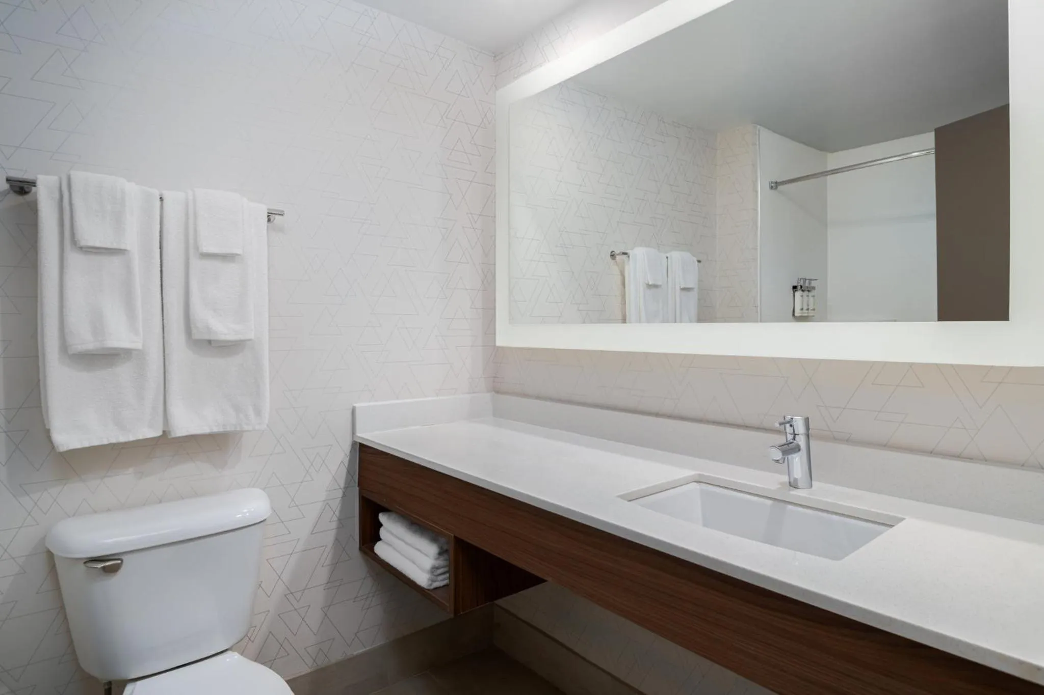 Bathroom in Holiday Inn Express Hotel & Suites Bentonville by IHG