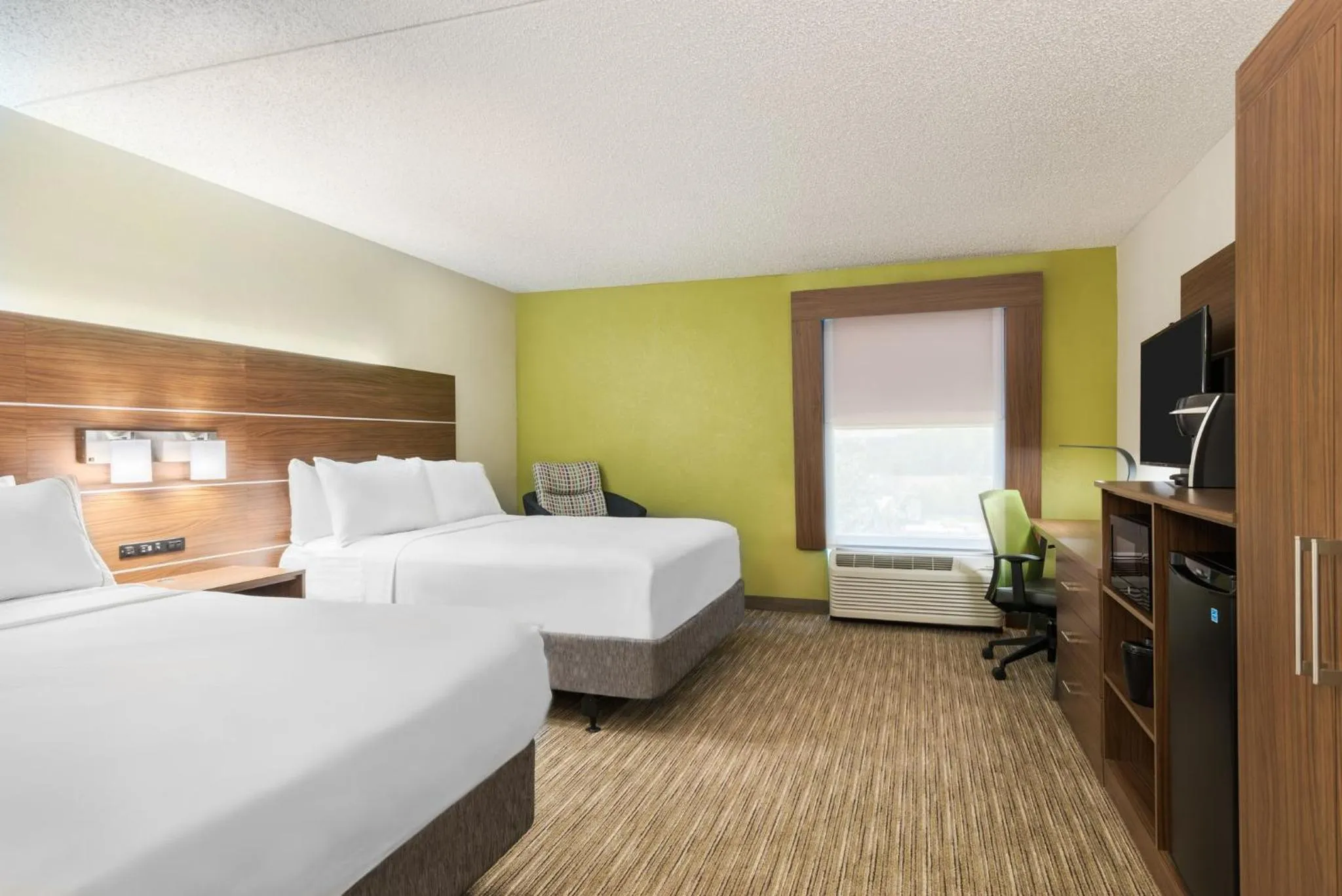 Photo of the whole room, Bed in Holiday Inn Express Hotel & Suites Bentonville by IHG