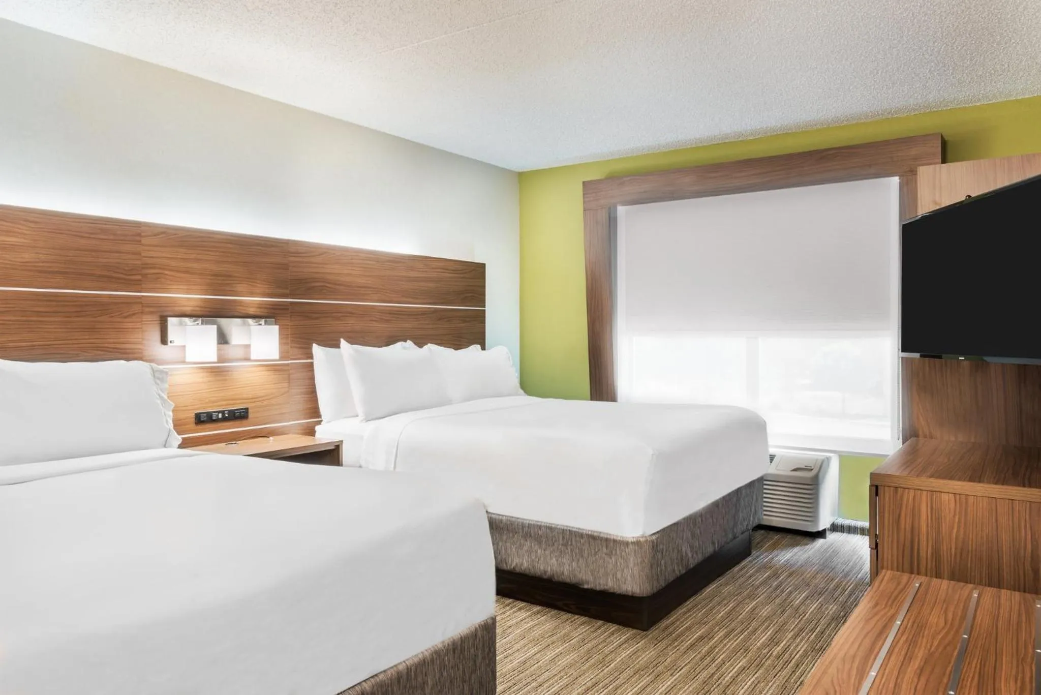 Photo of the whole room, Bed in Holiday Inn Express Hotel & Suites Bentonville by IHG