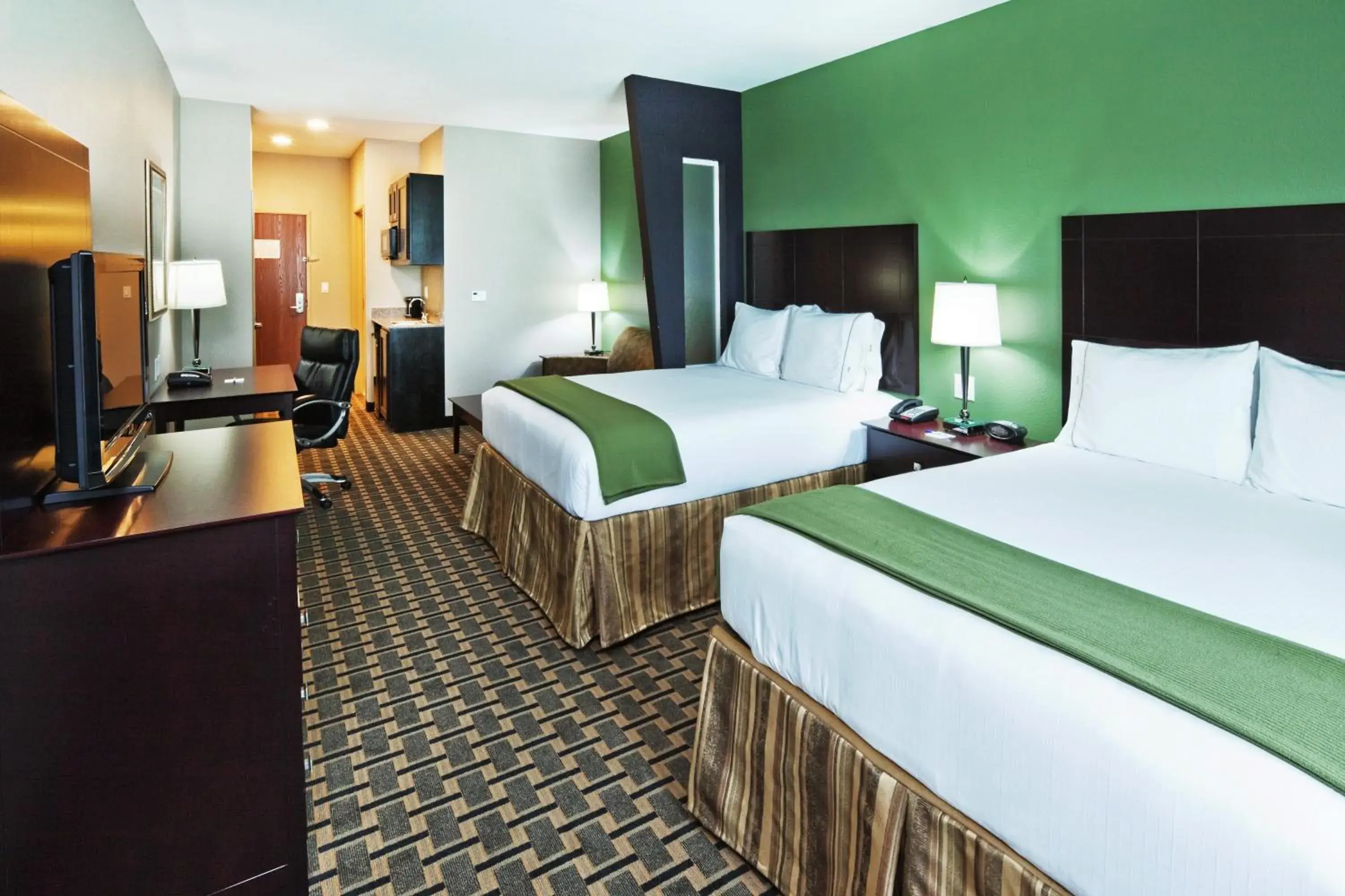Standard Queen Room with Two Queen Beds and Mobility Accessible Tub in Holiday Inn Express Hotels & Suites Jacksonville by IHG Standard Queen Room with Two Queen Beds and Mobility Accessible Tub in Holiday Inn Express Hotels & Suites Jacksonville by IHG