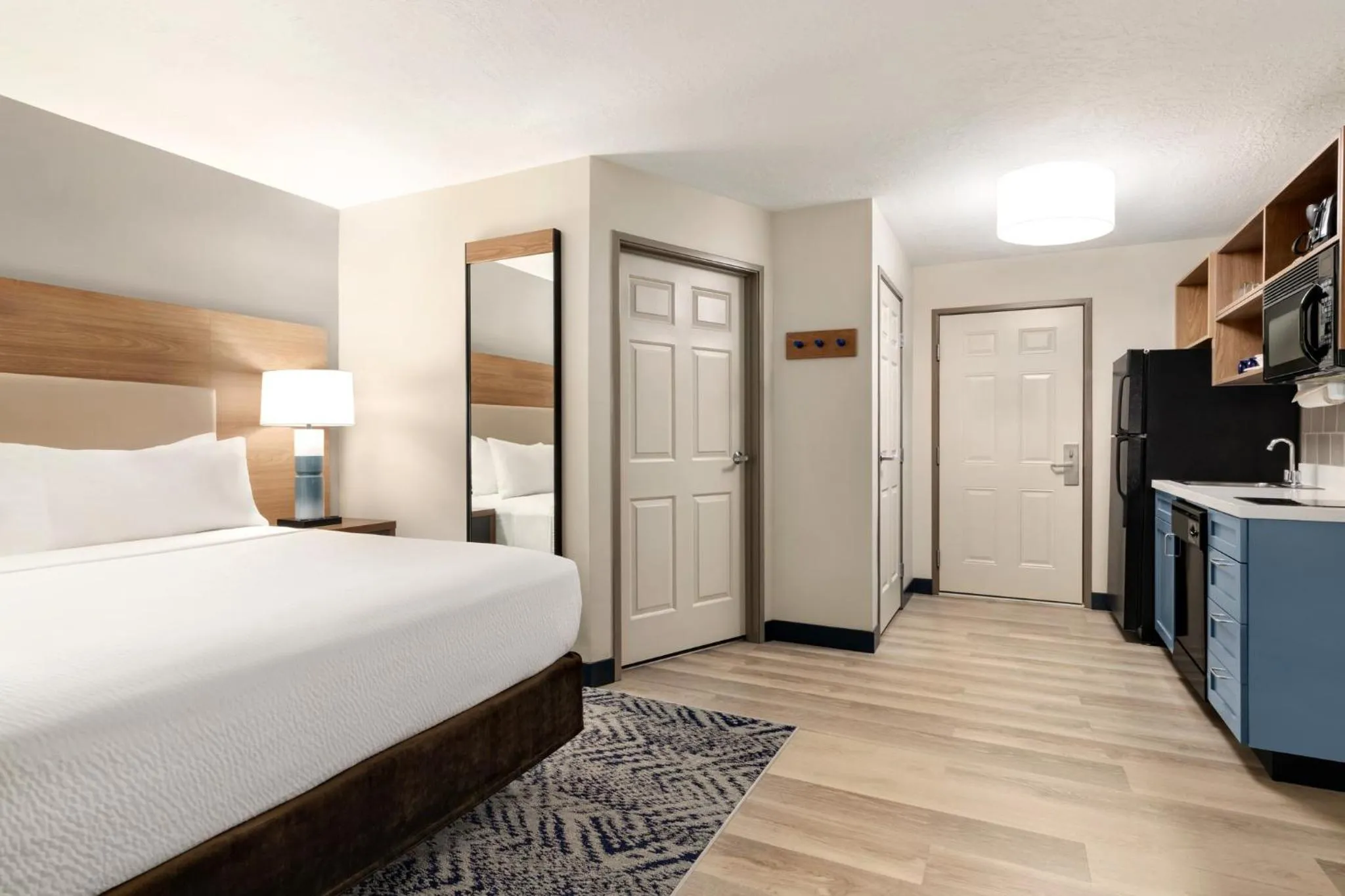 Photo of the whole room, Bed in Candlewood Suites Boise - Towne Square by IHG