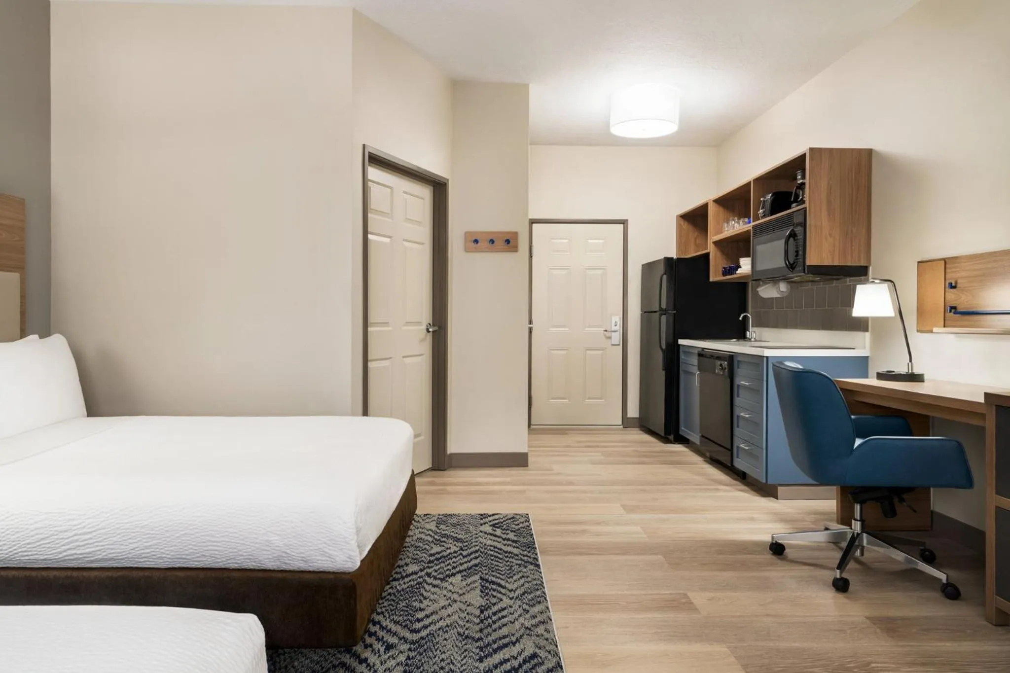 Photo of the whole room, Bed in Candlewood Suites Boise - Towne Square by IHG