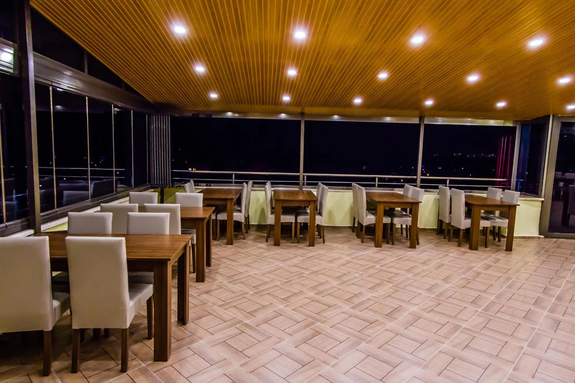 Restaurant/places to eat in Misa Pension Apart