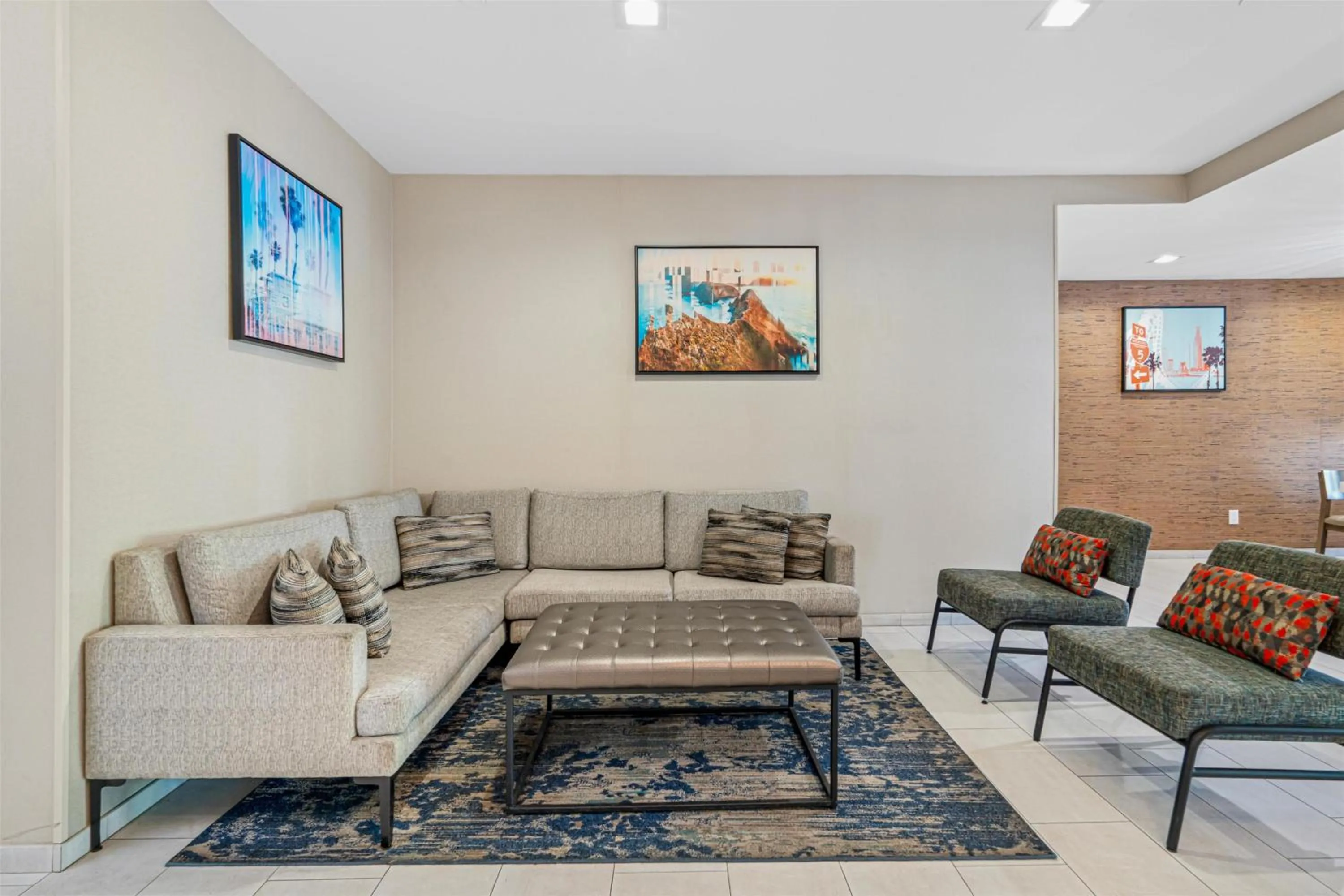 Lobby or reception in Best Western Valencia/Six Flags Inn & Suites