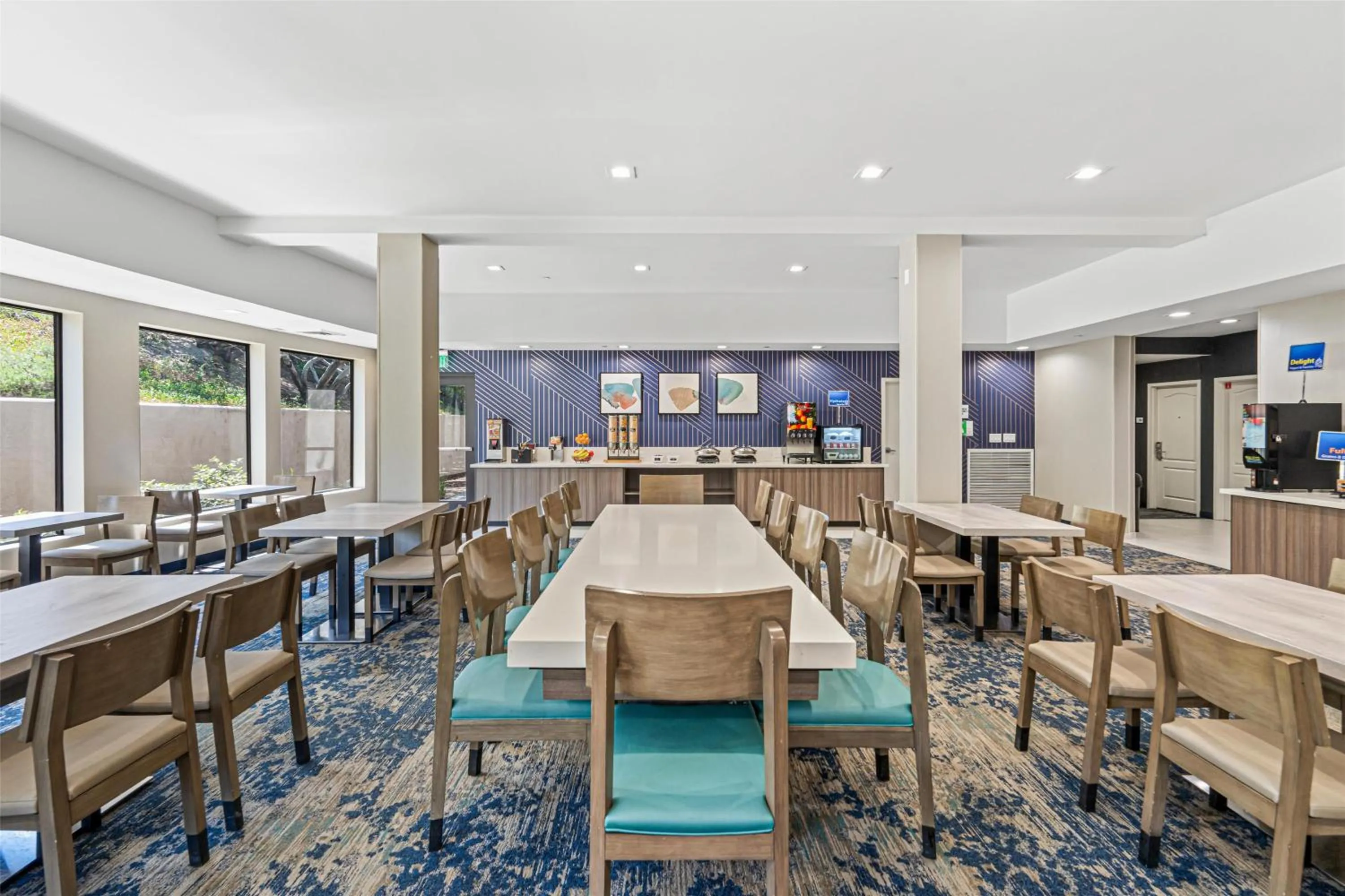 Breakfast in Best Western Valencia/Six Flags Inn & Suites