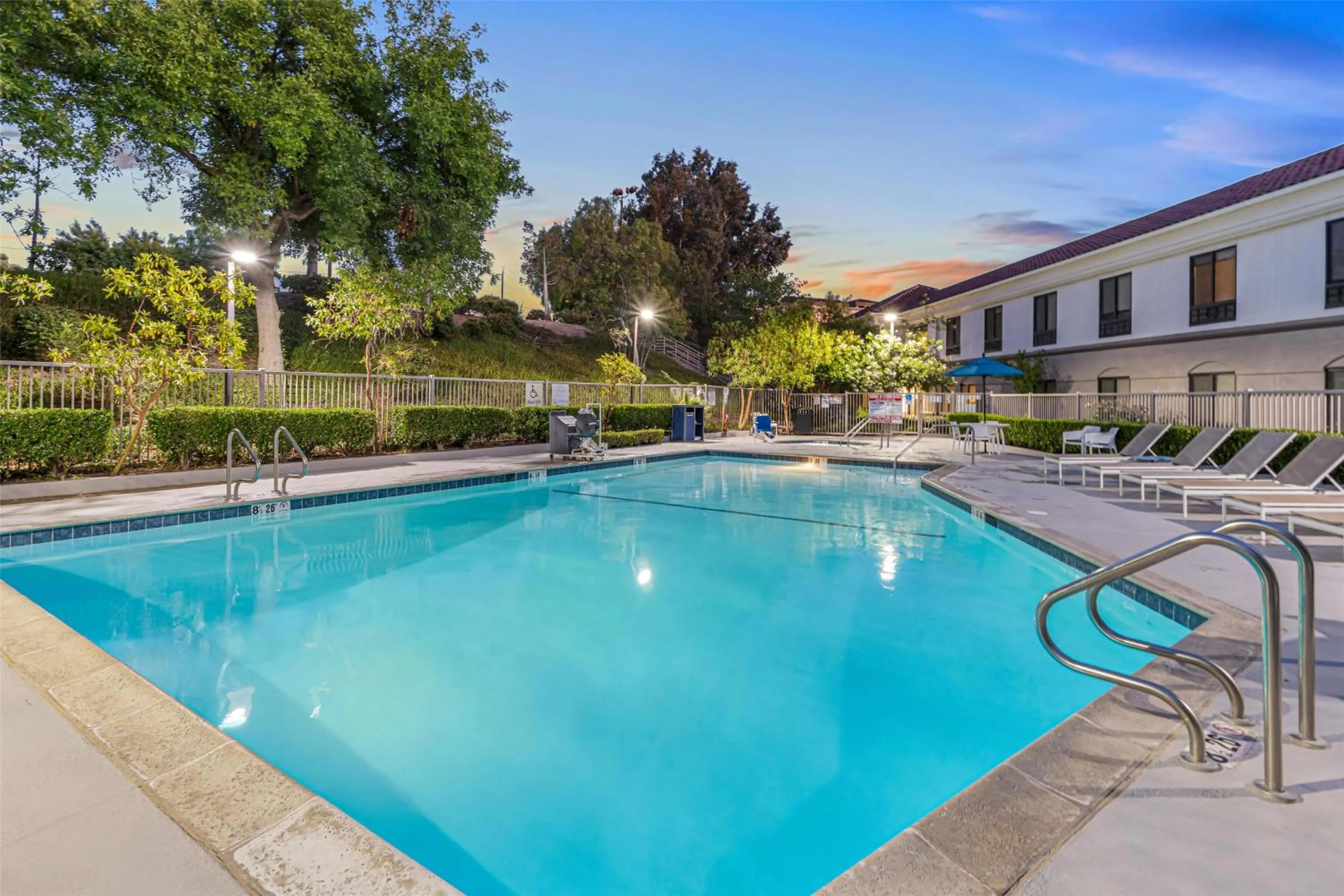 Pool view in Best Western Valencia/Six Flags Inn & Suites