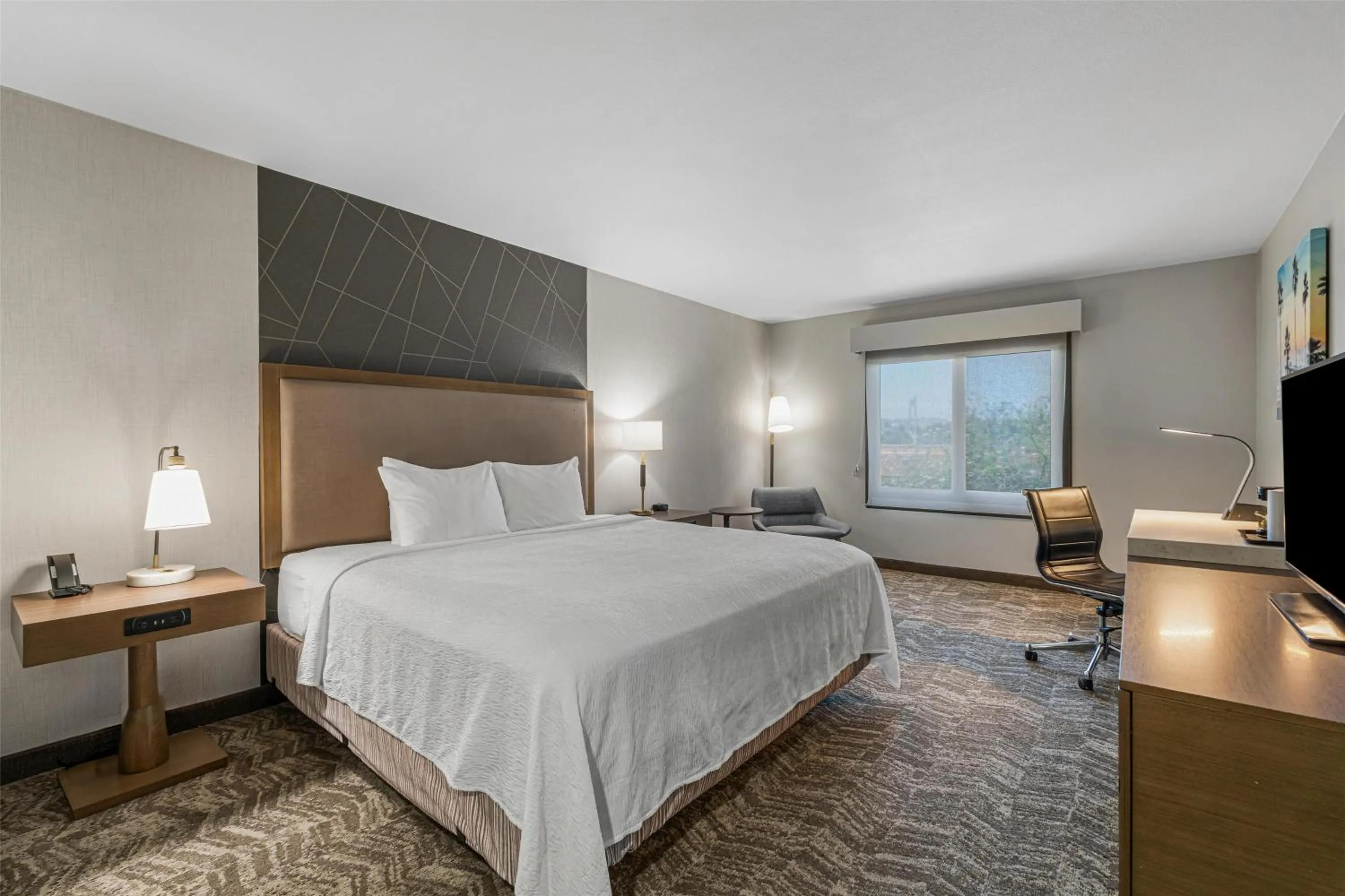 Bedroom, Bed in Best Western Valencia/Six Flags Inn & Suites