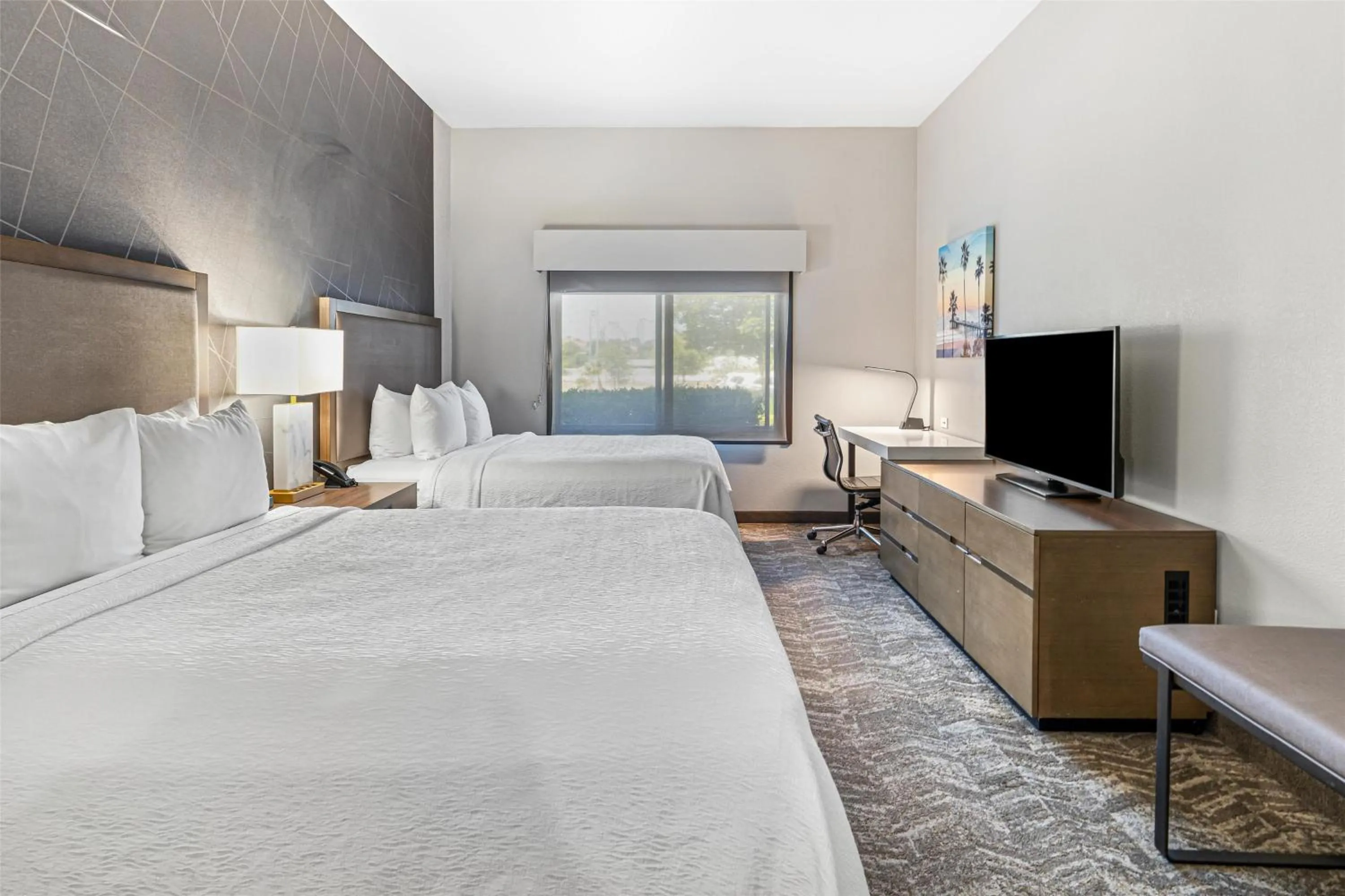 Bedroom, Bed in Best Western Valencia/Six Flags Inn & Suites