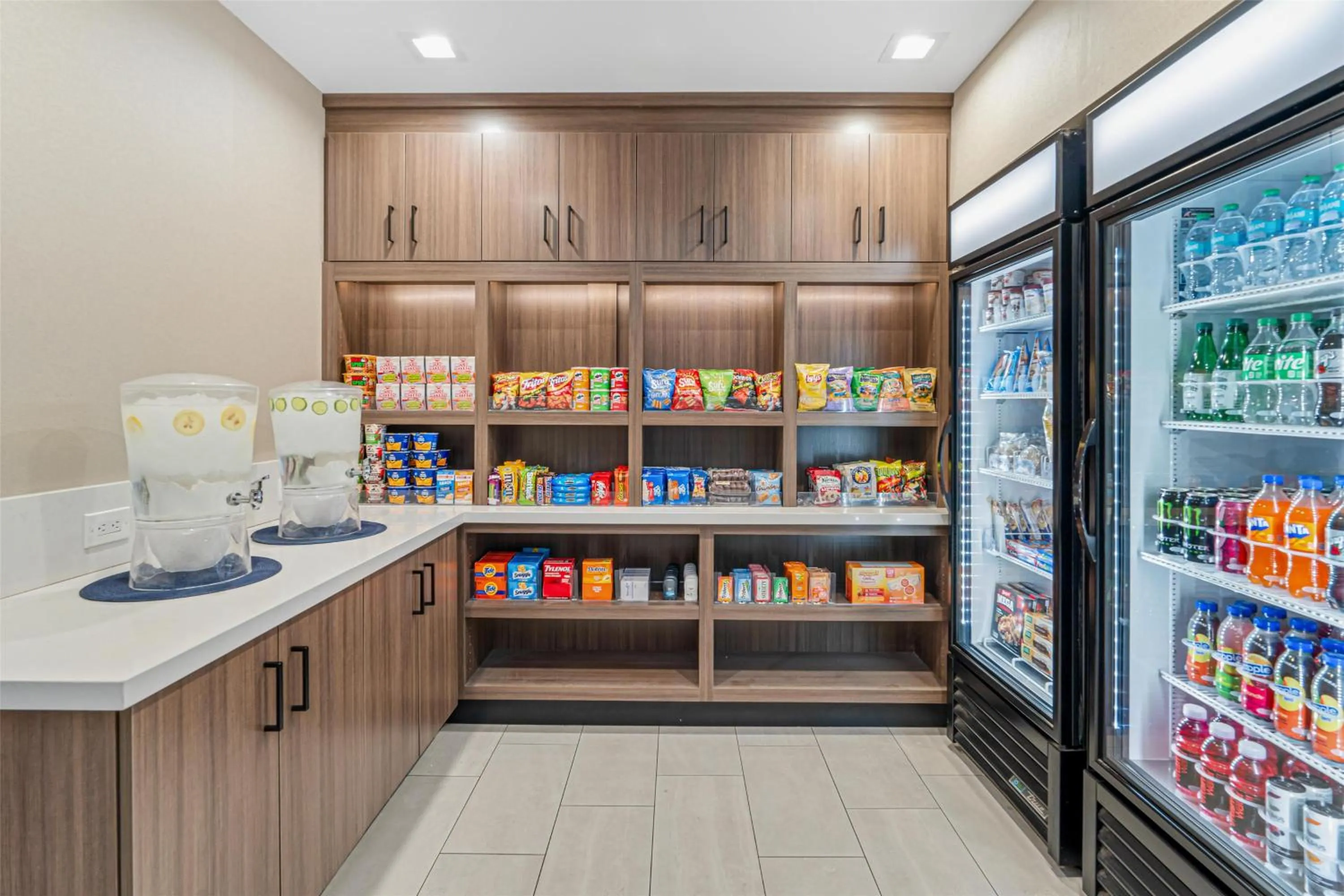 Property building in Best Western Valencia/Six Flags Inn & Suites