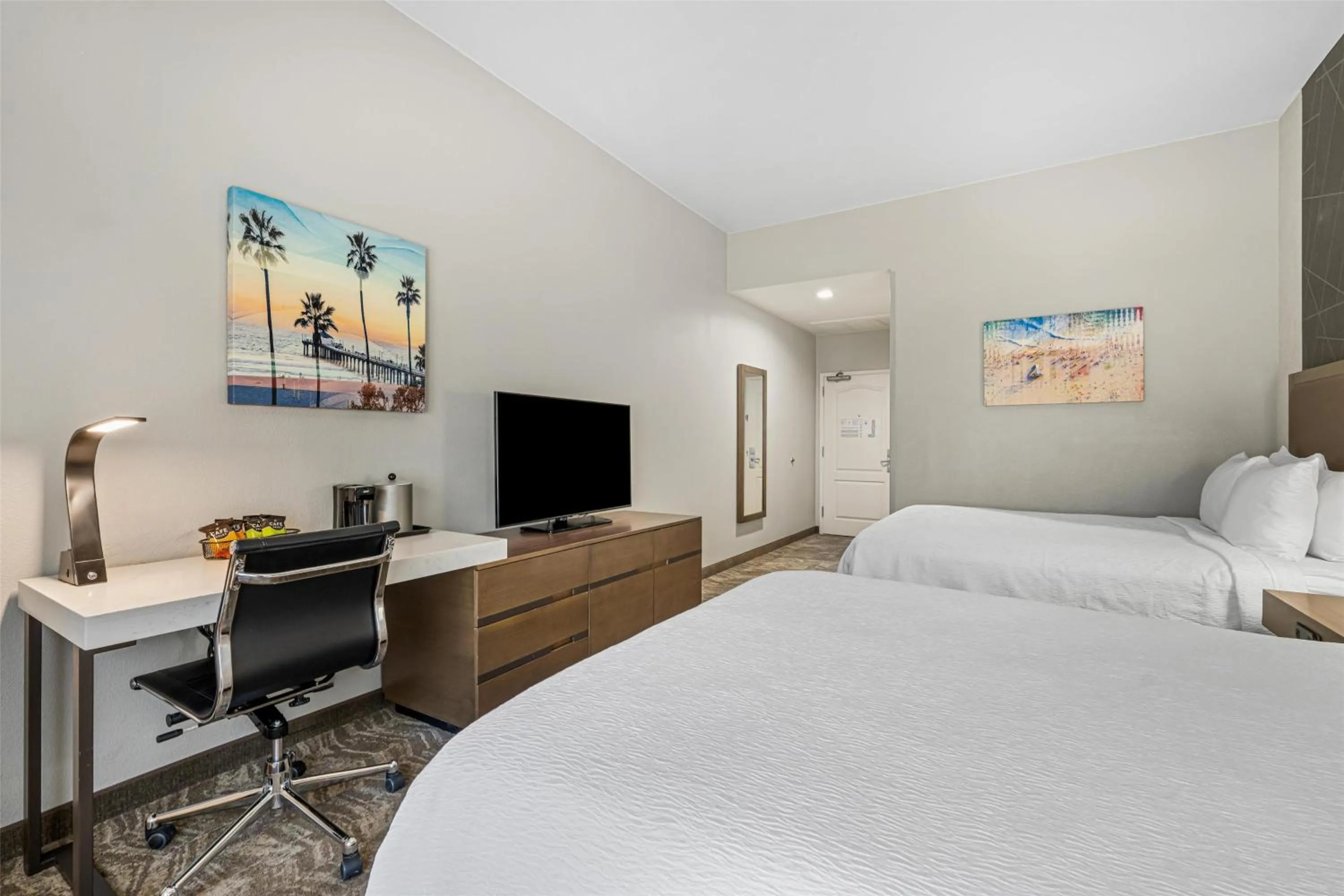 Bedroom, Bed in Best Western Valencia/Six Flags Inn & Suites