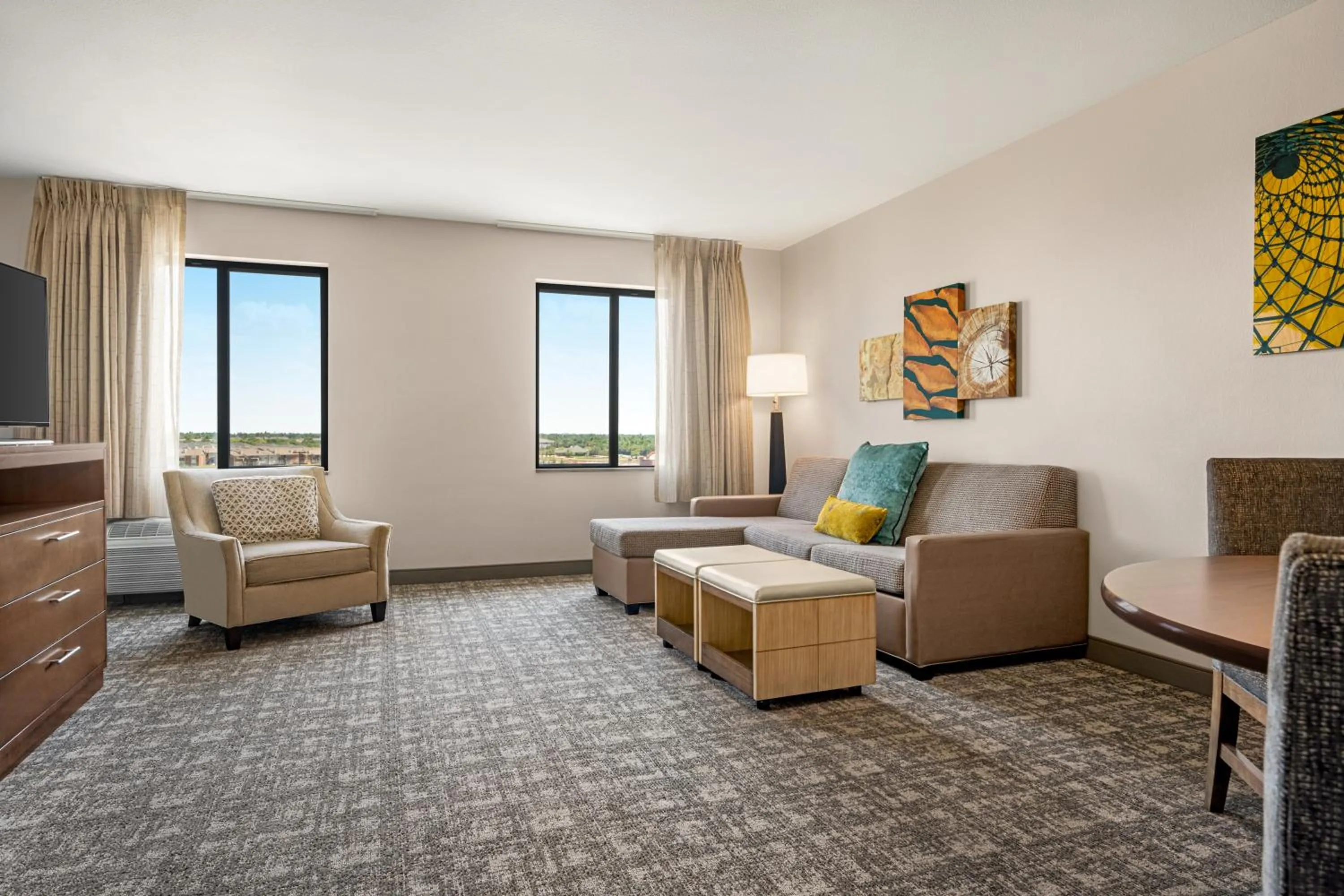 Living room in Staybridge Suites Oklahoma City-Quail Springs by IHG