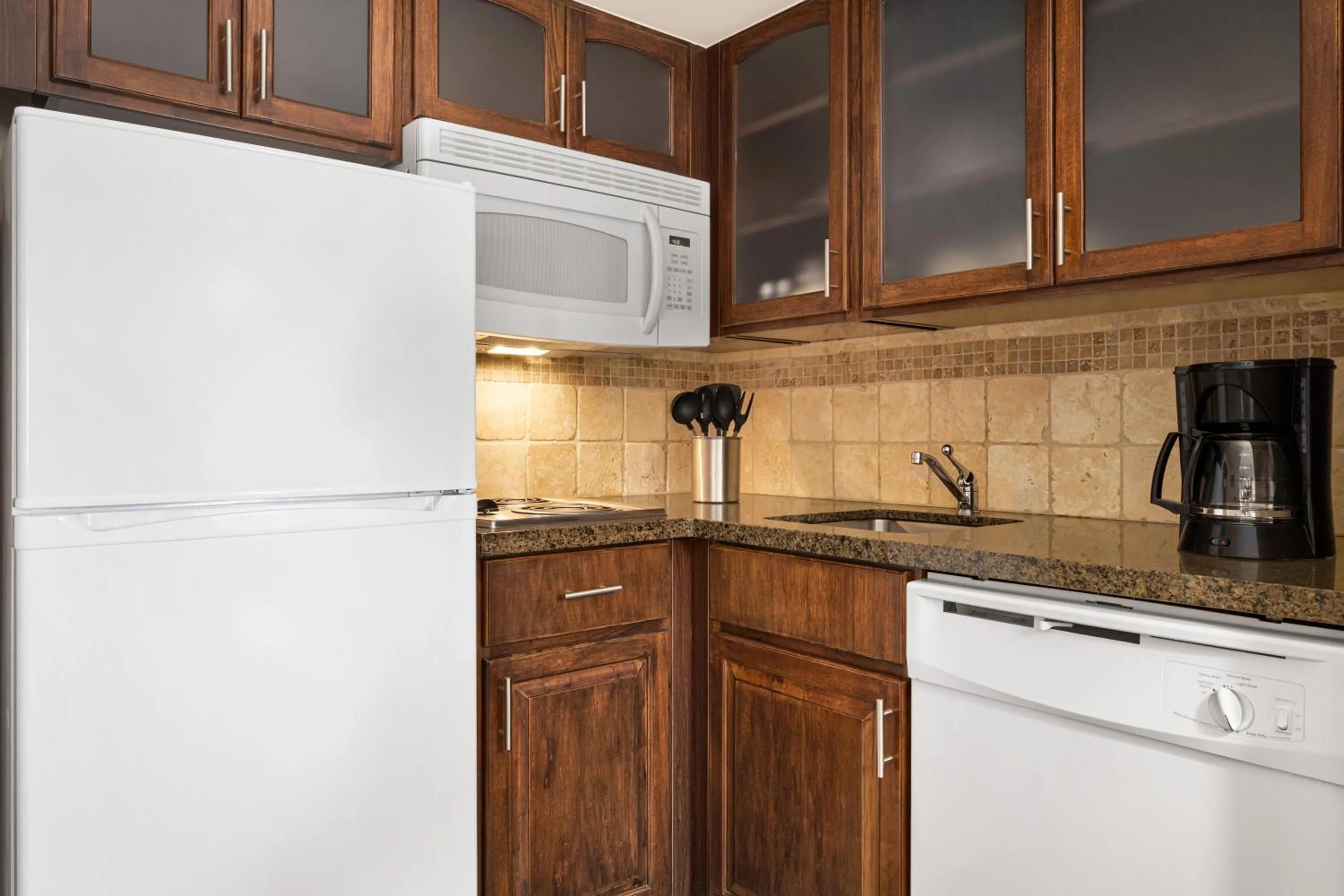 Kitchen or kitchenette in Staybridge Suites Oklahoma City-Quail Springs by IHG