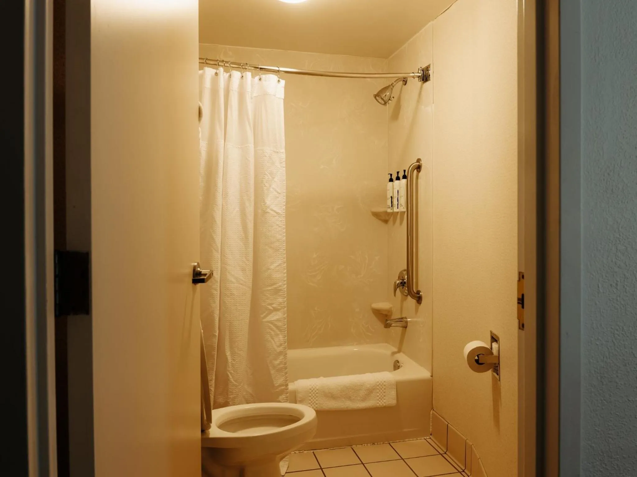 Bathroom in The Beacon Charlotte Airport by IHG