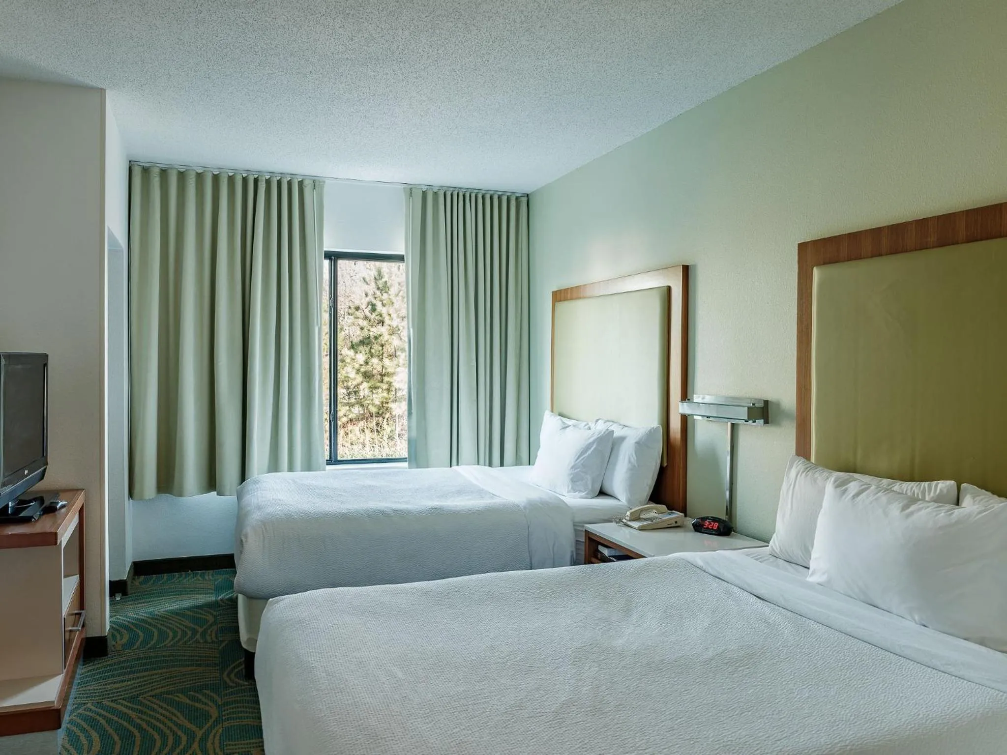 Photo of the whole room, Bed in The Beacon Charlotte Airport by IHG