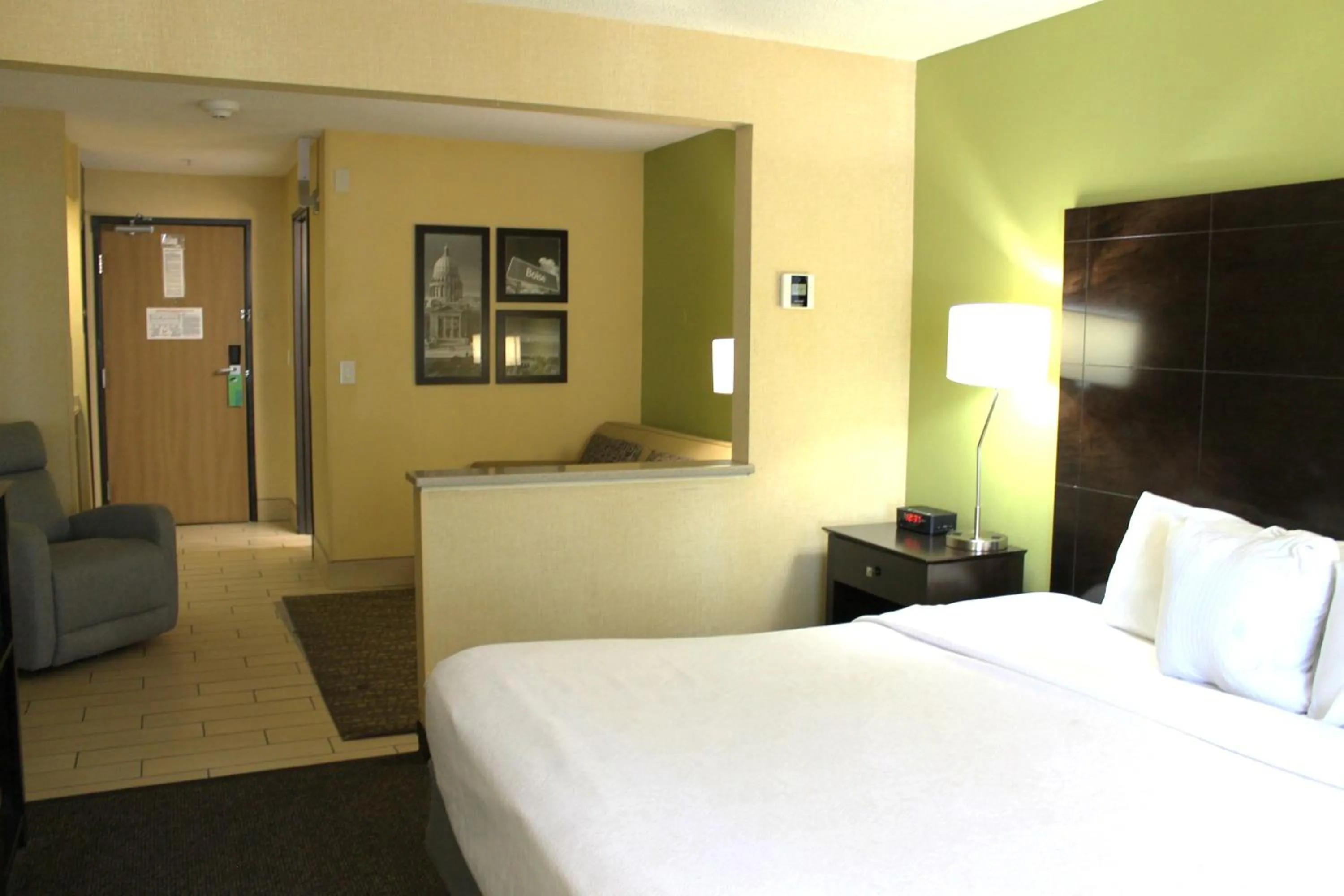 Coffee/tea facilities, Bed in La Quinta by Wyndham Boise Airport