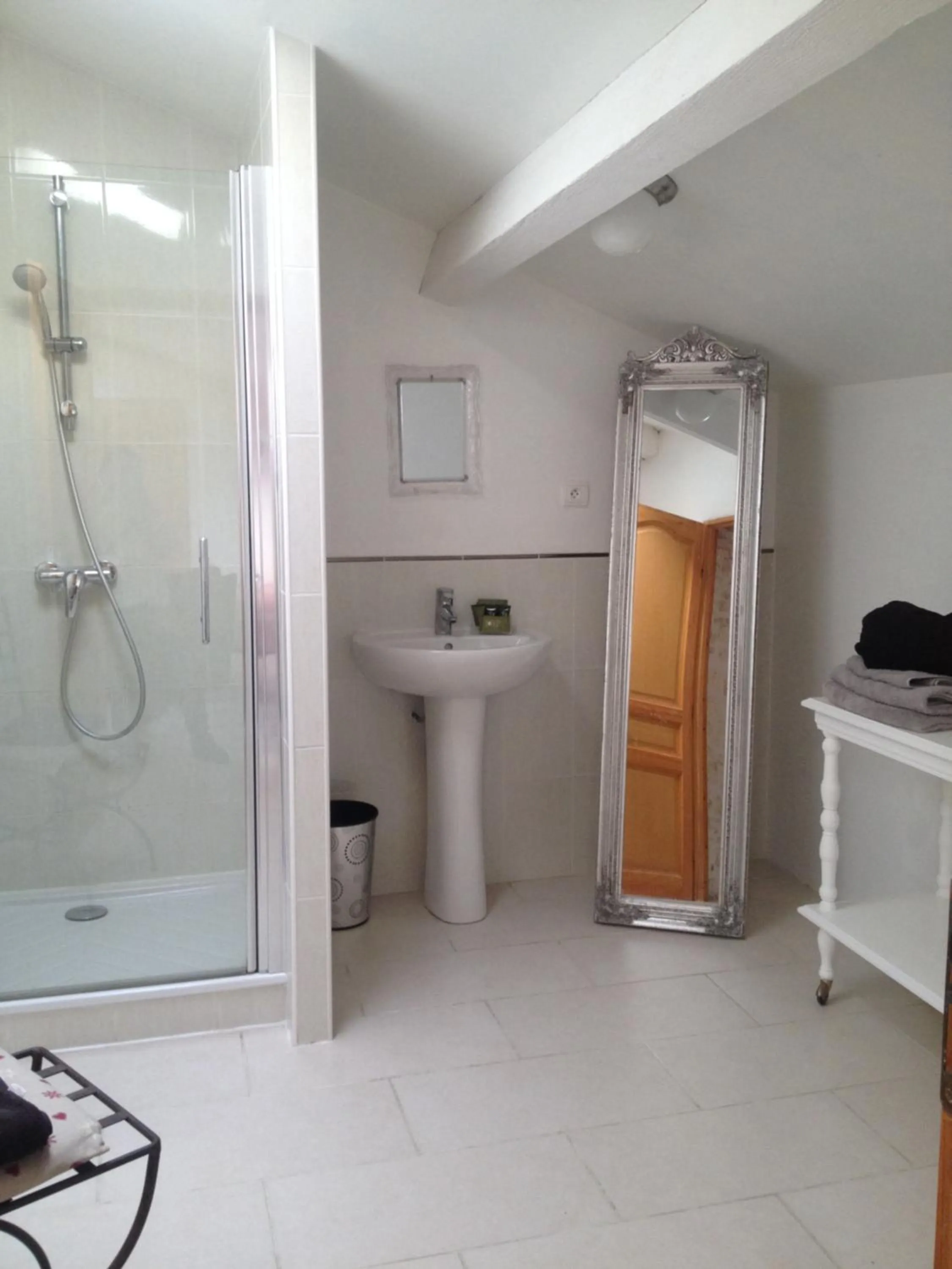 Bathroom in Gite du Calme 3 Star Bed & Breakfast Cognac