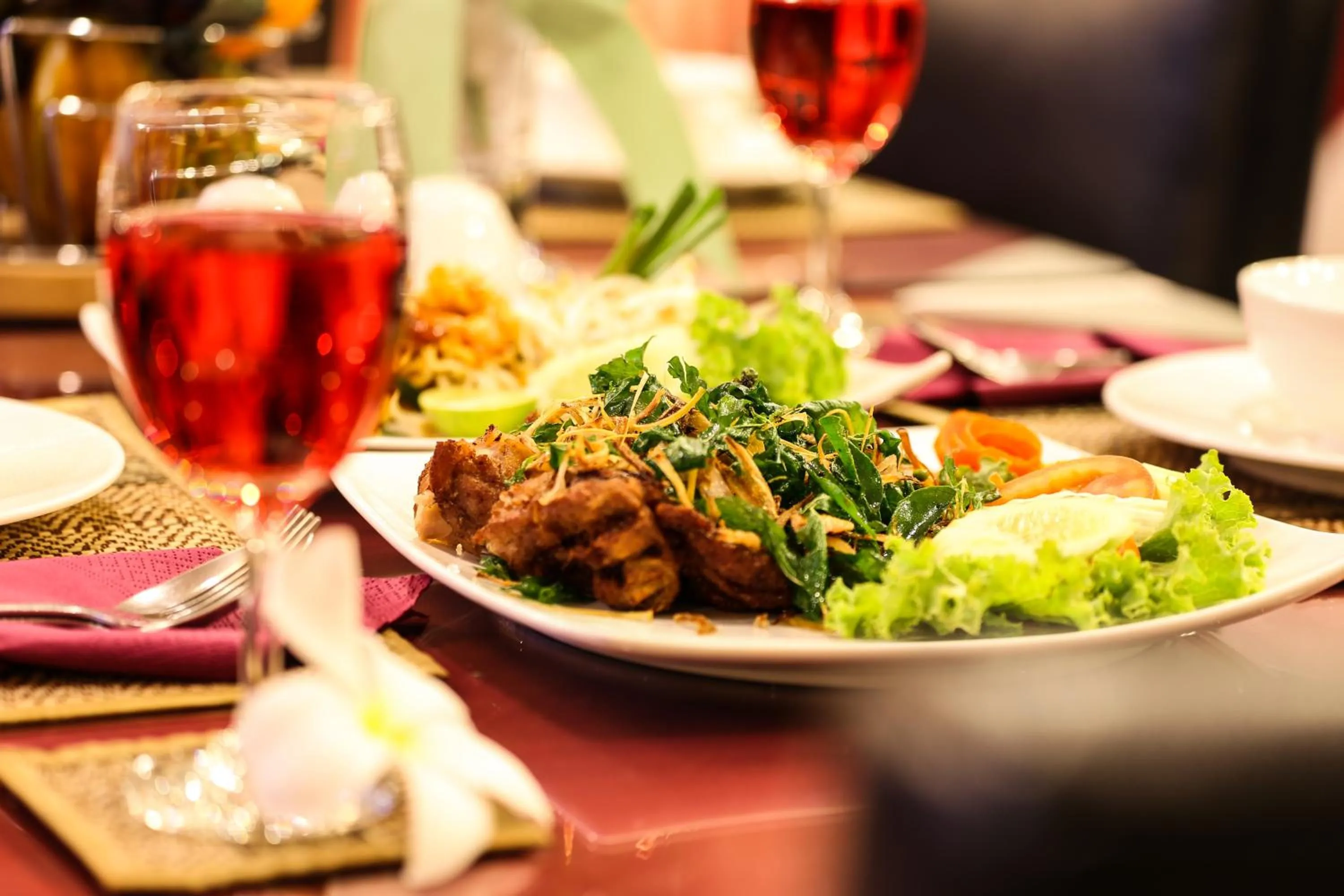 Restaurant/places to eat in Madina Rayong Hotel