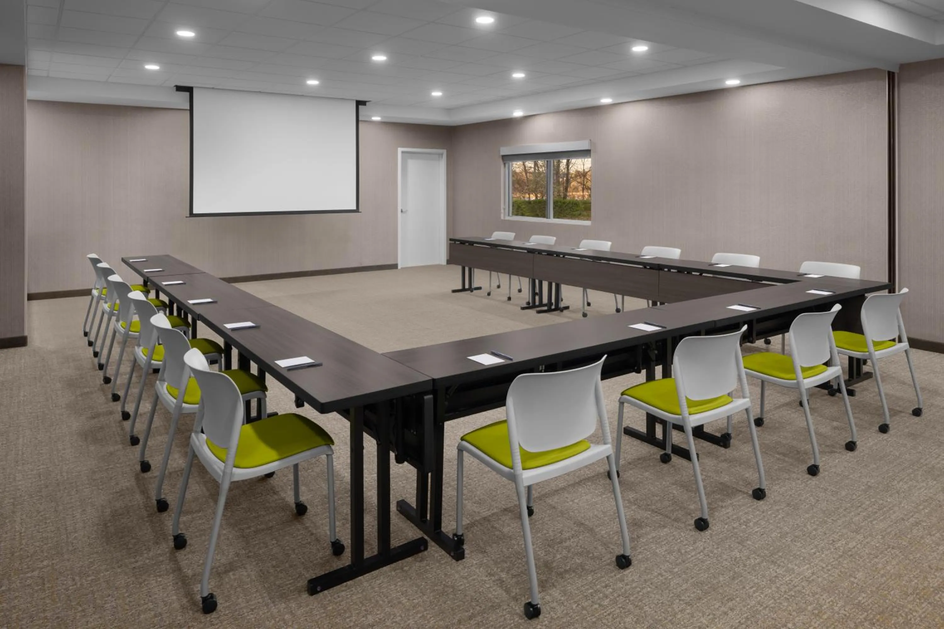 Meeting/conference room in SpringHill Suites by Marriott Grand Rapids Airport Southeast