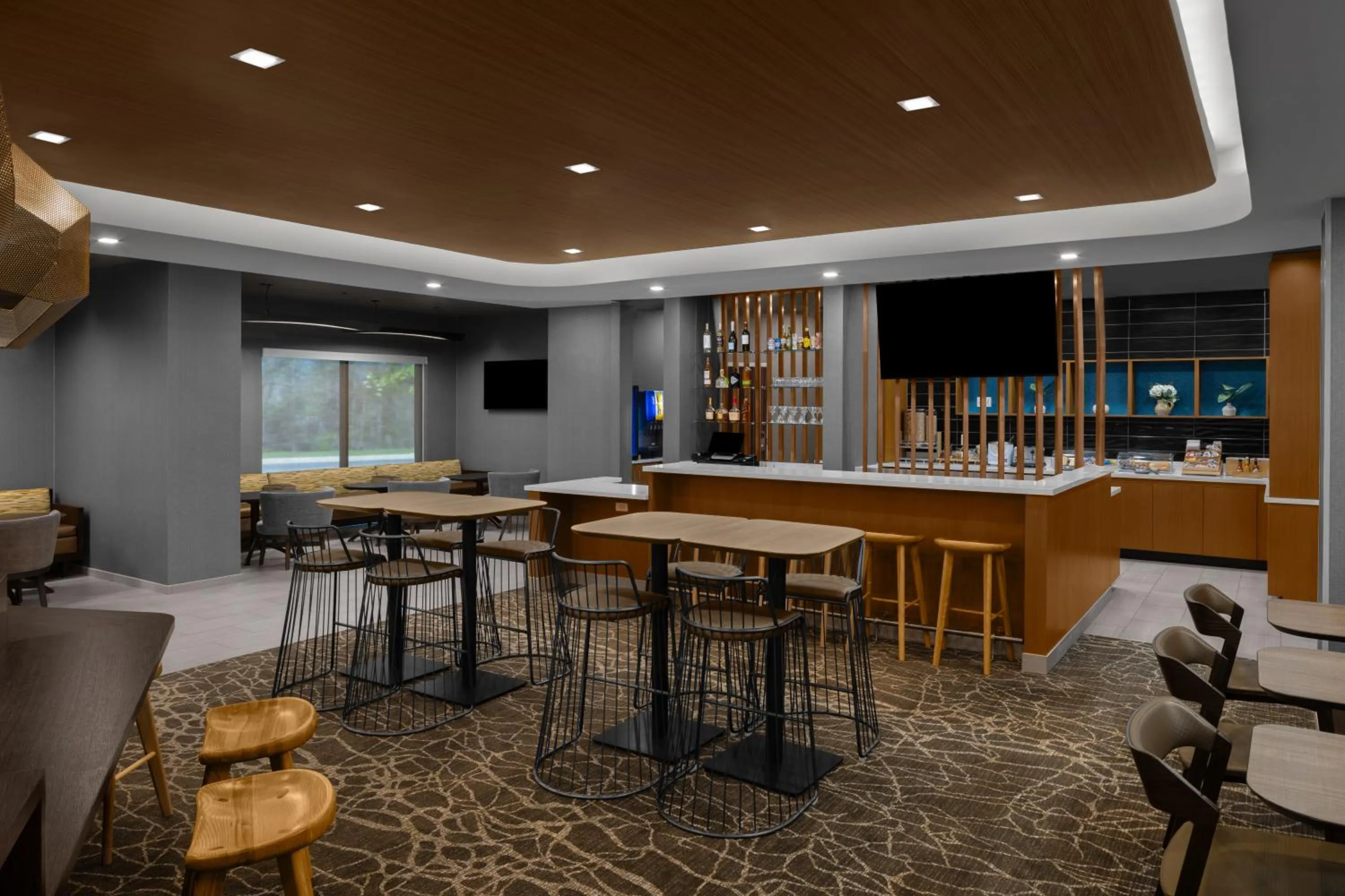 Lounge or bar in SpringHill Suites by Marriott Grand Rapids Airport Southeast