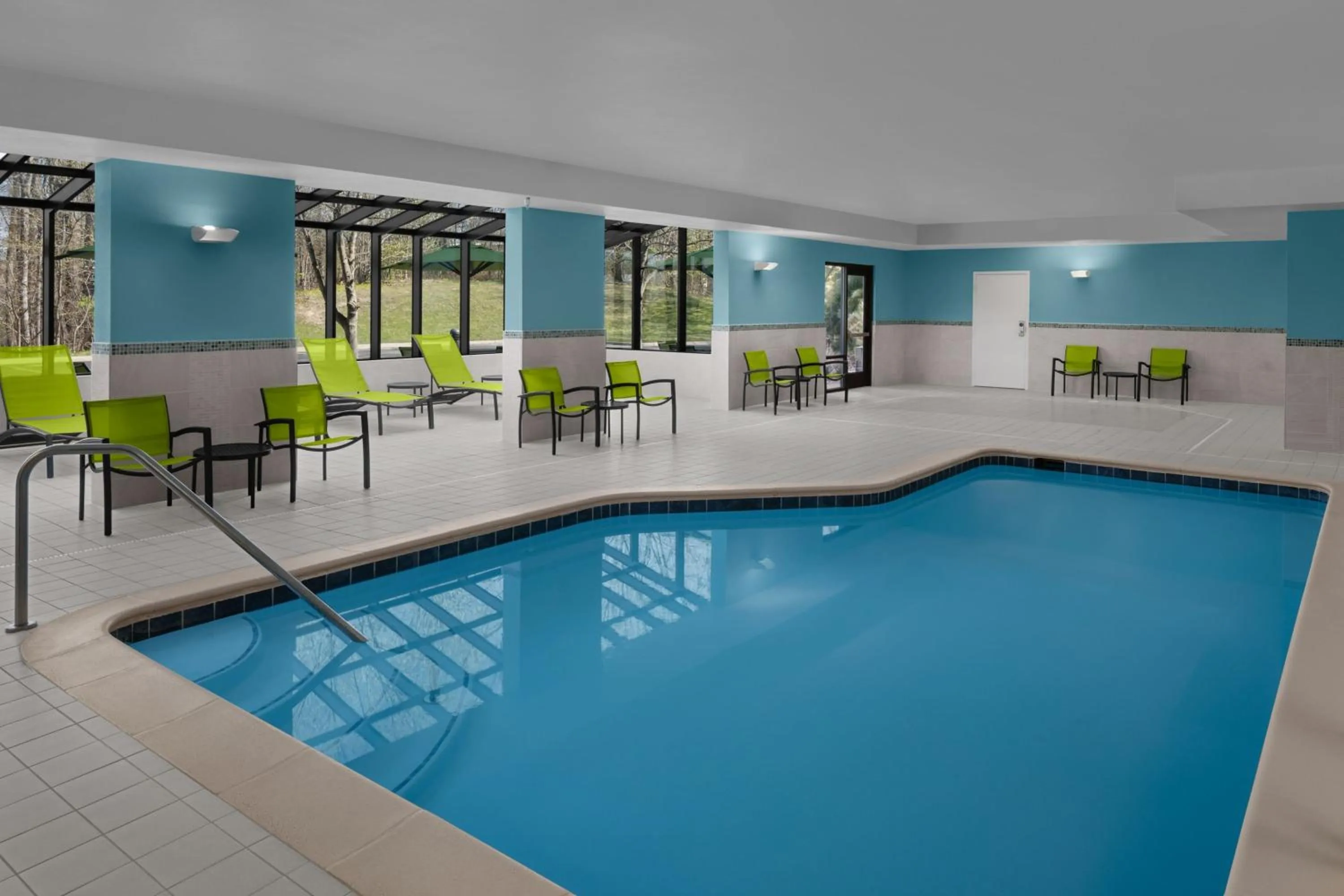 Swimming pool in SpringHill Suites by Marriott Grand Rapids Airport Southeast